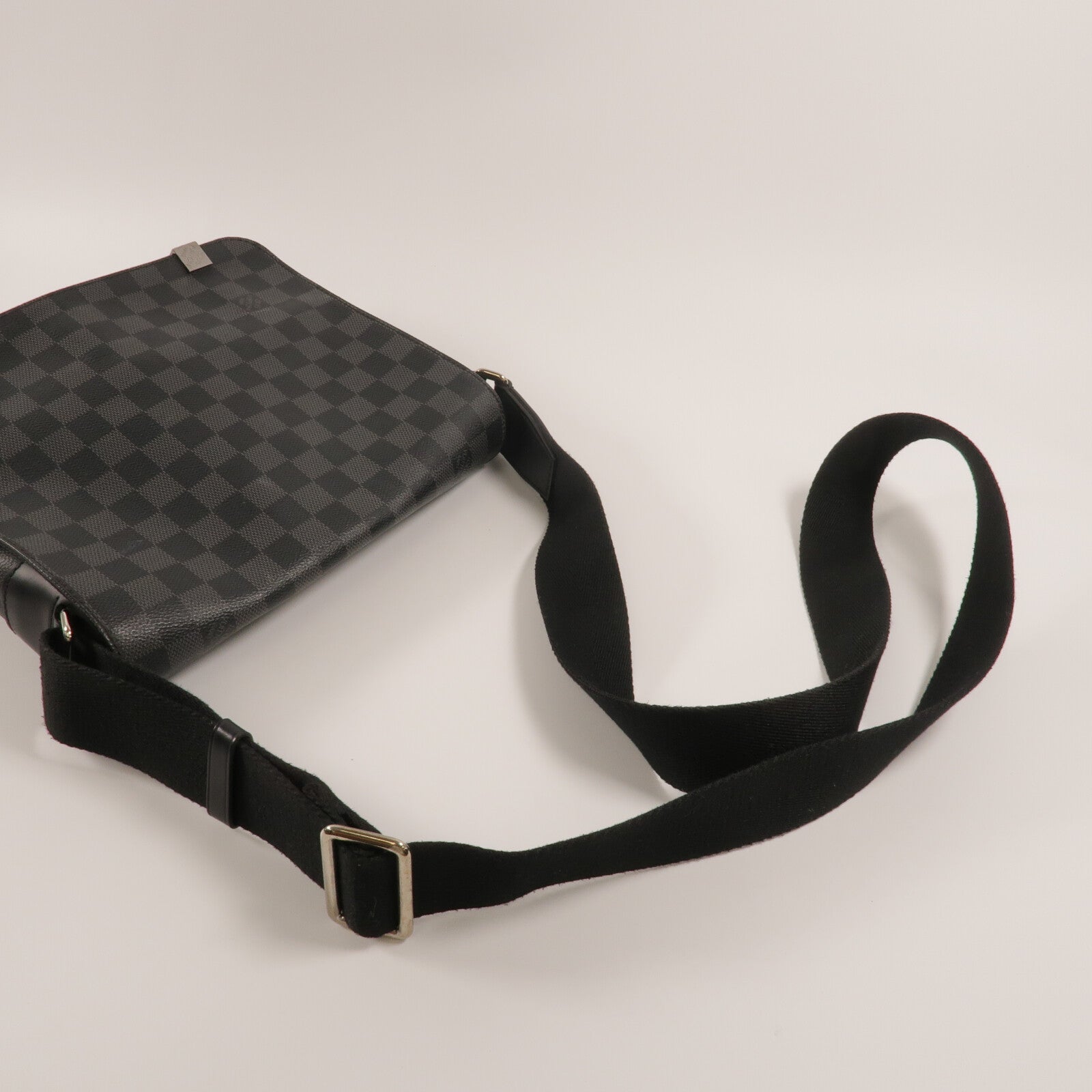 LOUIS VUITTON Damier Graphite Distrist PM肩背袋