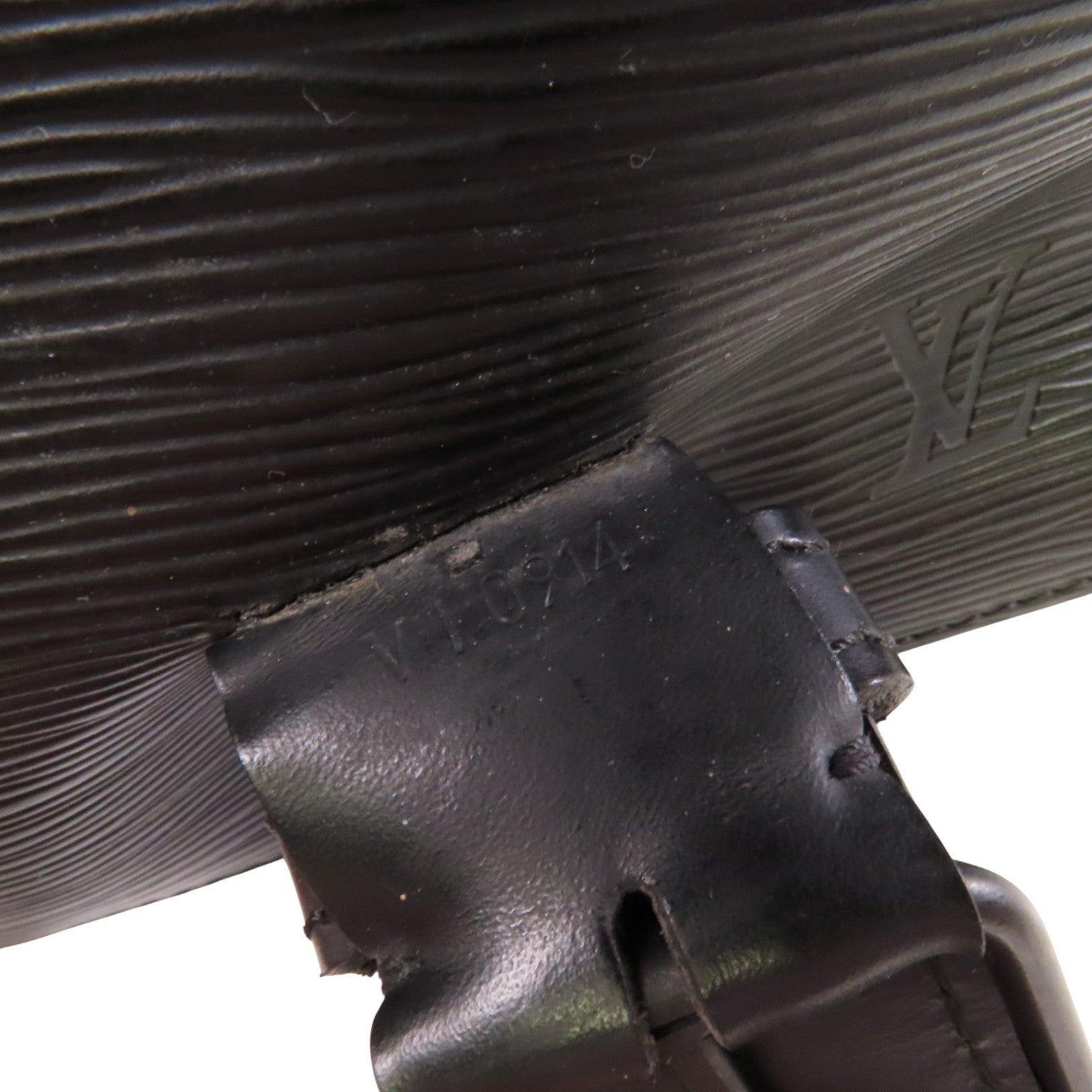 LOUIS VUITTON Epi Sac A Dos銀扣肩背袋