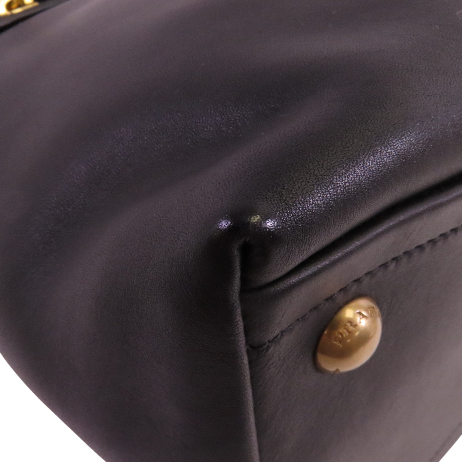 PRADA 牛皮皮革City Bag金扣肩背袋