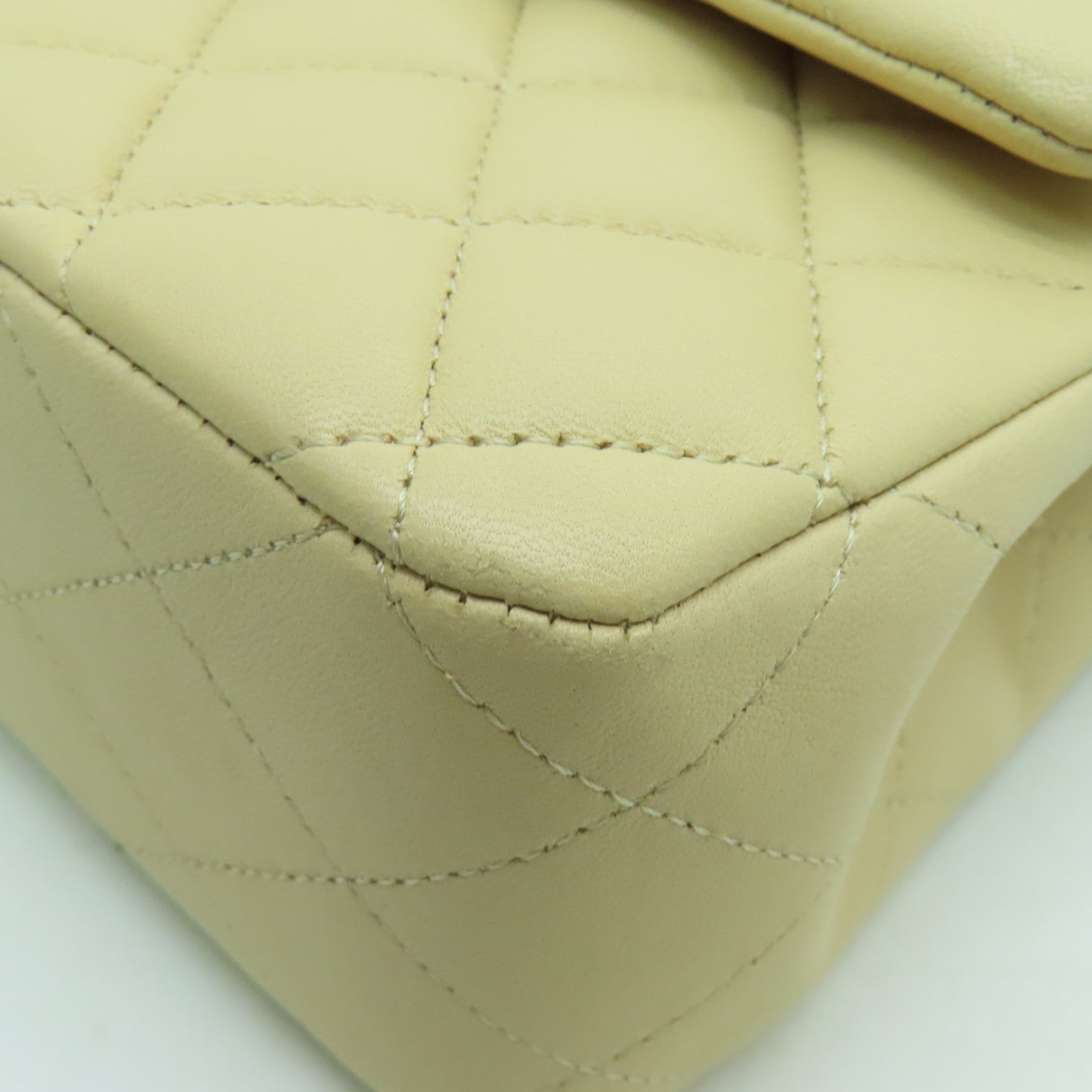 CHANEL 【激減優惠】菱格羊皮皮革Classic 25金扣鏈帶肩背袋米色
