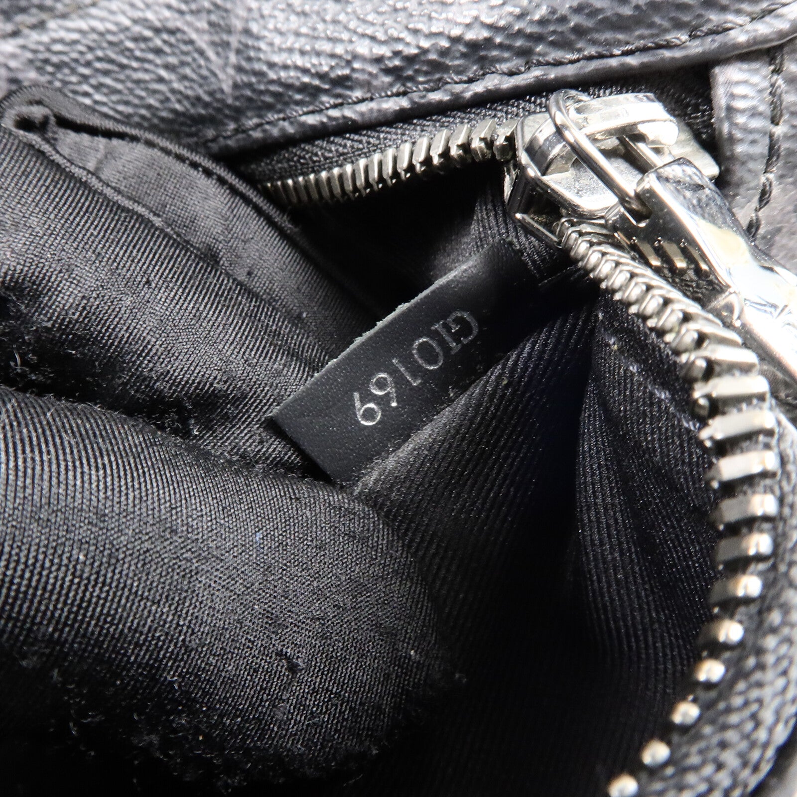 LOUIS VUITTON Monogram Eclipse District MM NM肩背袋