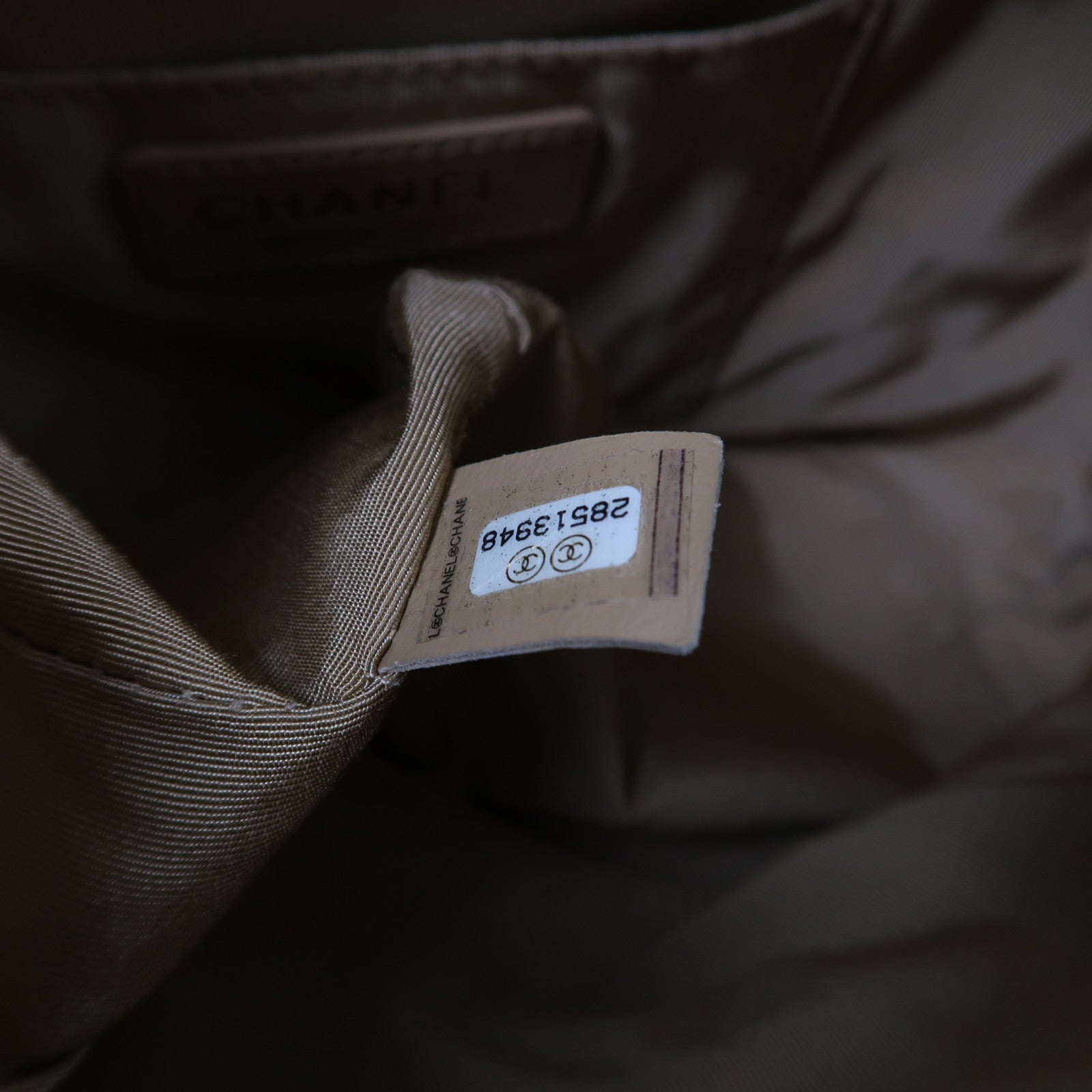 CHANEL 菱格Caviar皮革Bucket Bag金扣手挽肩背兩用袋米色
