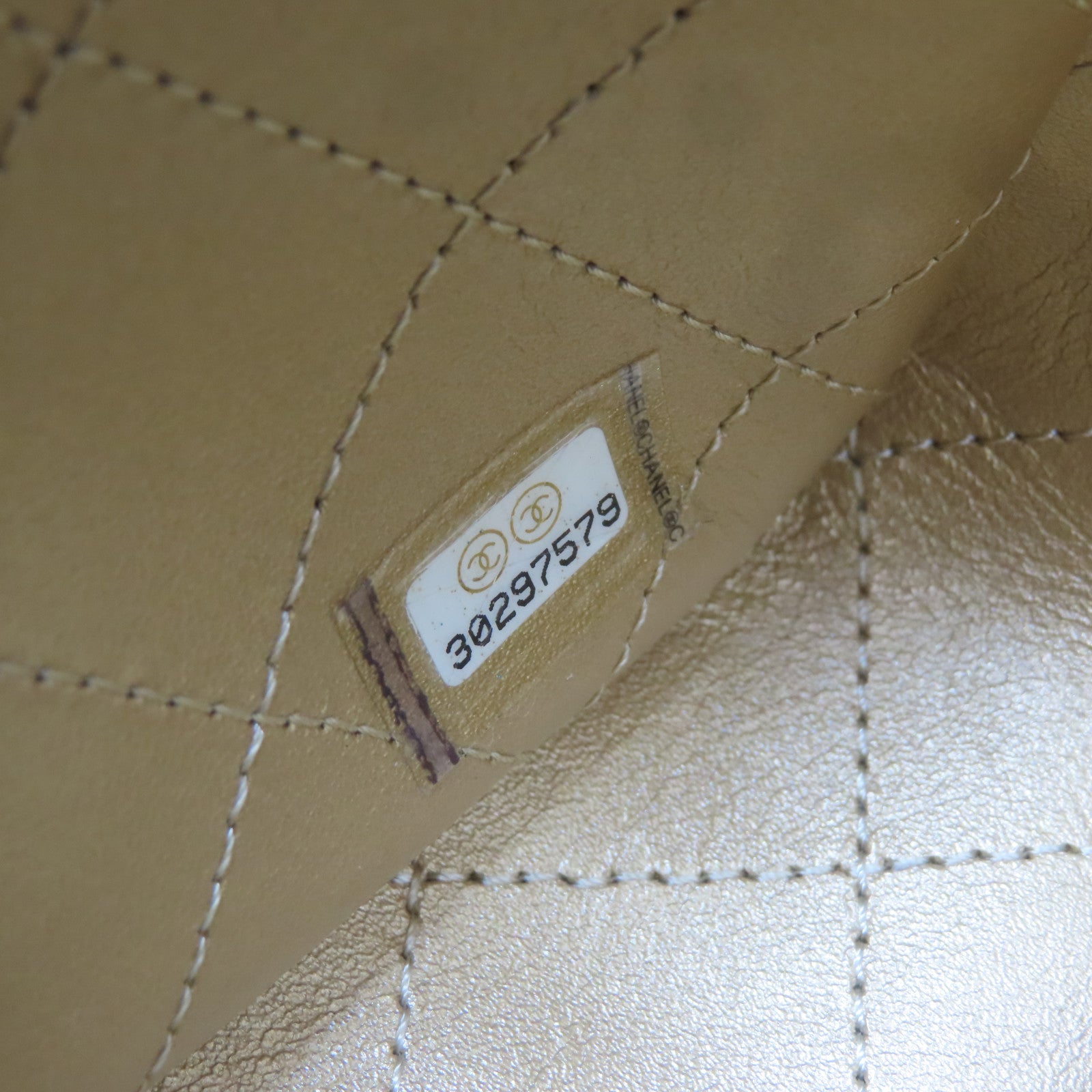 CHANEL 牛皮皮革Chain Shoulder金扣鏈帶肩背袋黑色