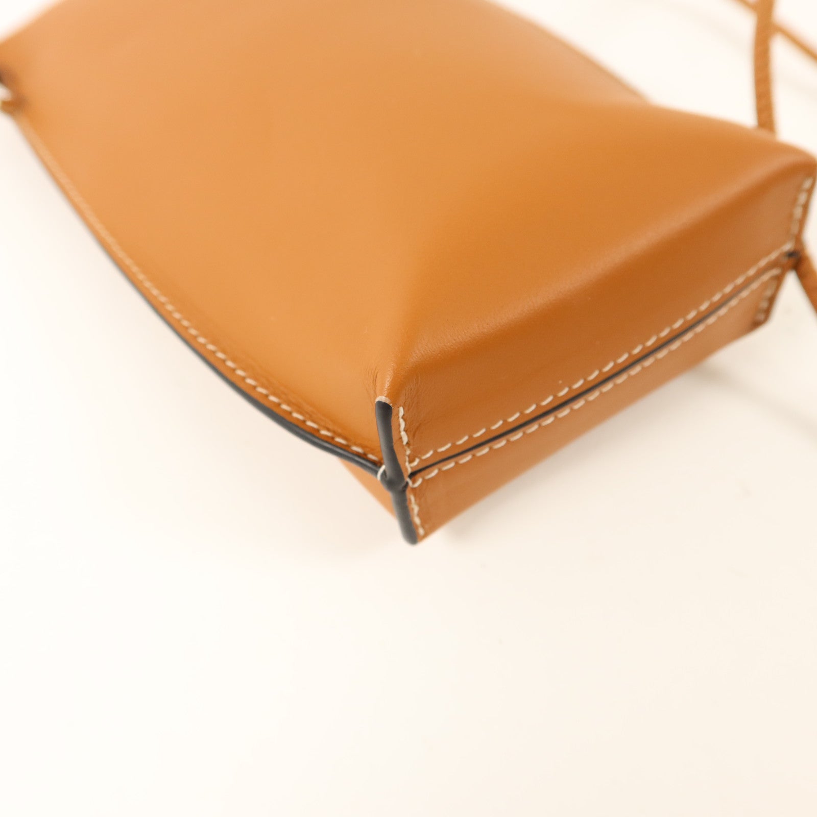 LOEWE 牛皮皮革Gate Pocket Phone Bag手機肩背袋