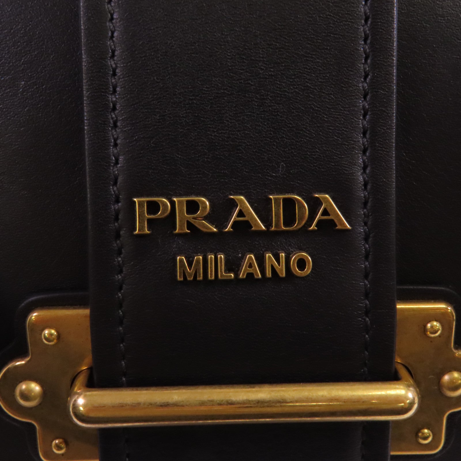 PRADA 牛皮皮革City Bag金扣肩背袋