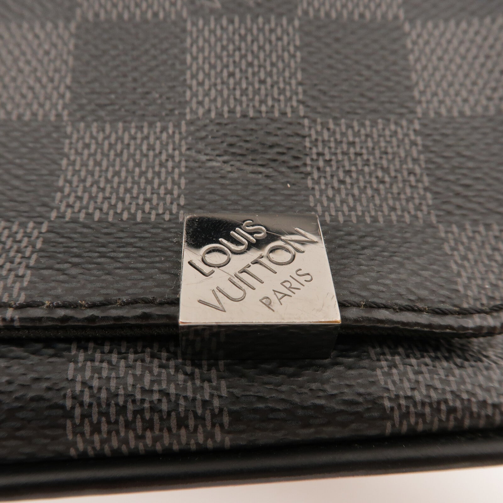 LOUIS VUITTON Damier Graphite Distrist PM肩背袋