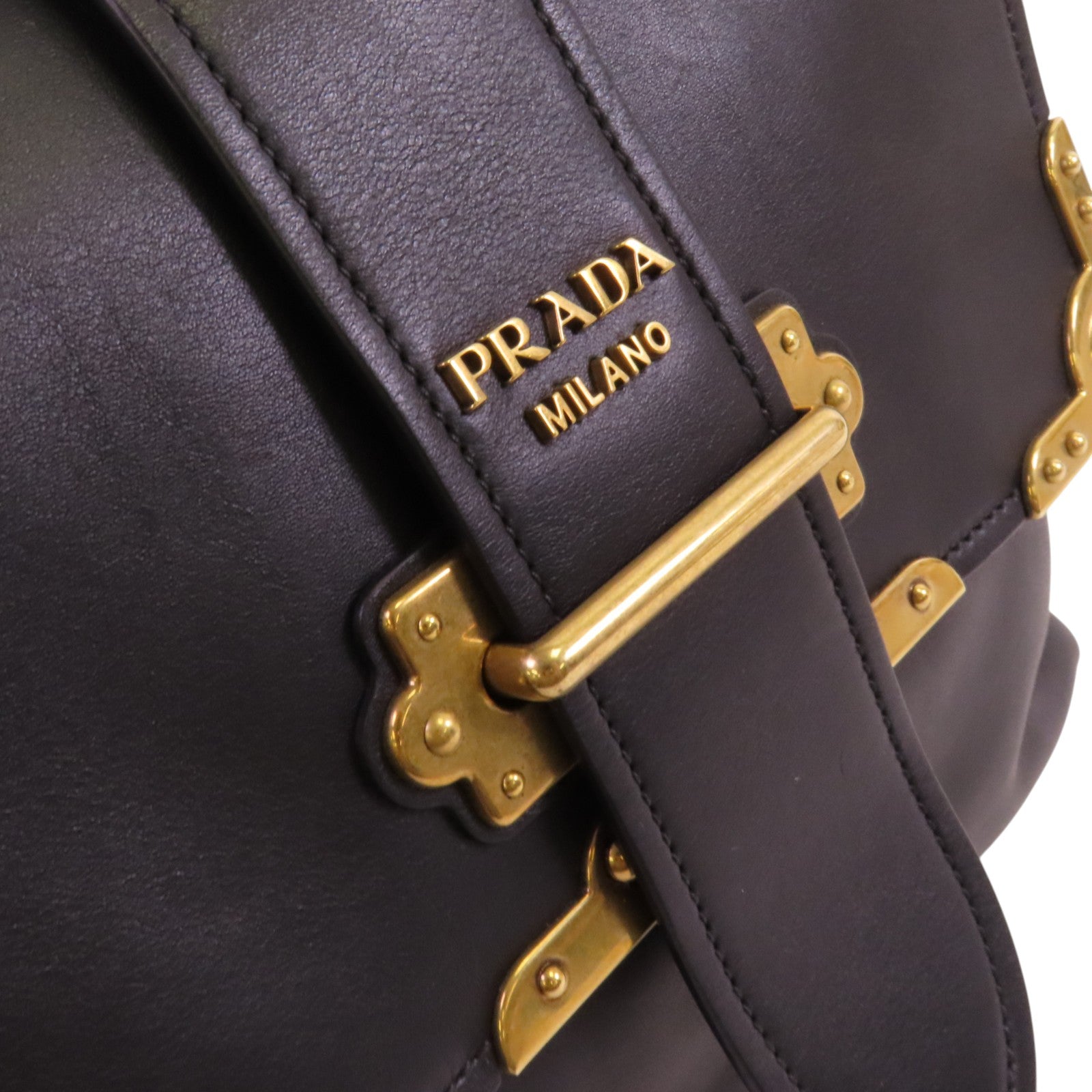 PRADA 牛皮皮革City Bag金扣肩背袋