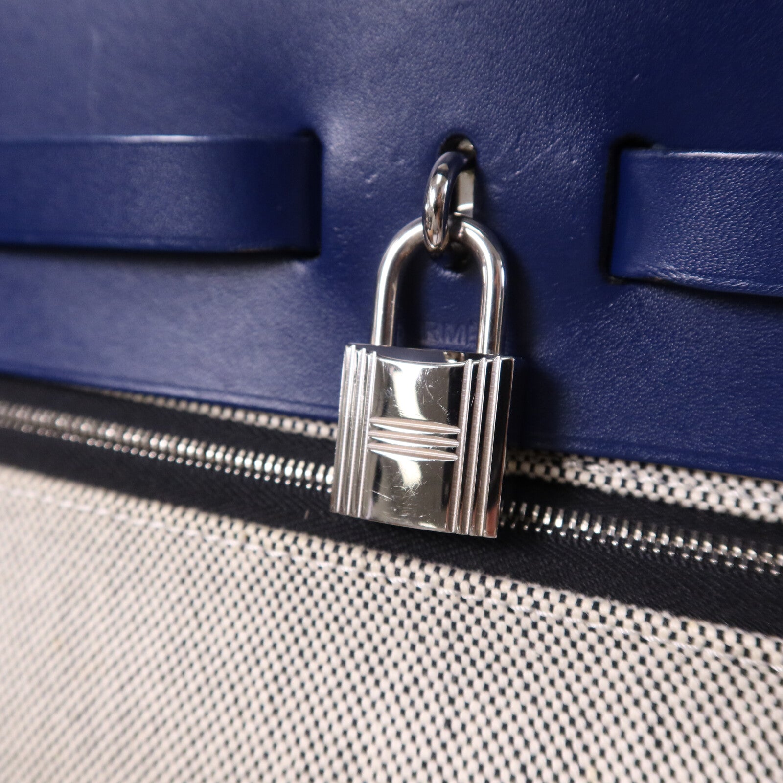 HERMES Vache Liegee皮革Herbag MM銀扣手挽肩背兩用袋Bleu Brighton/Noir