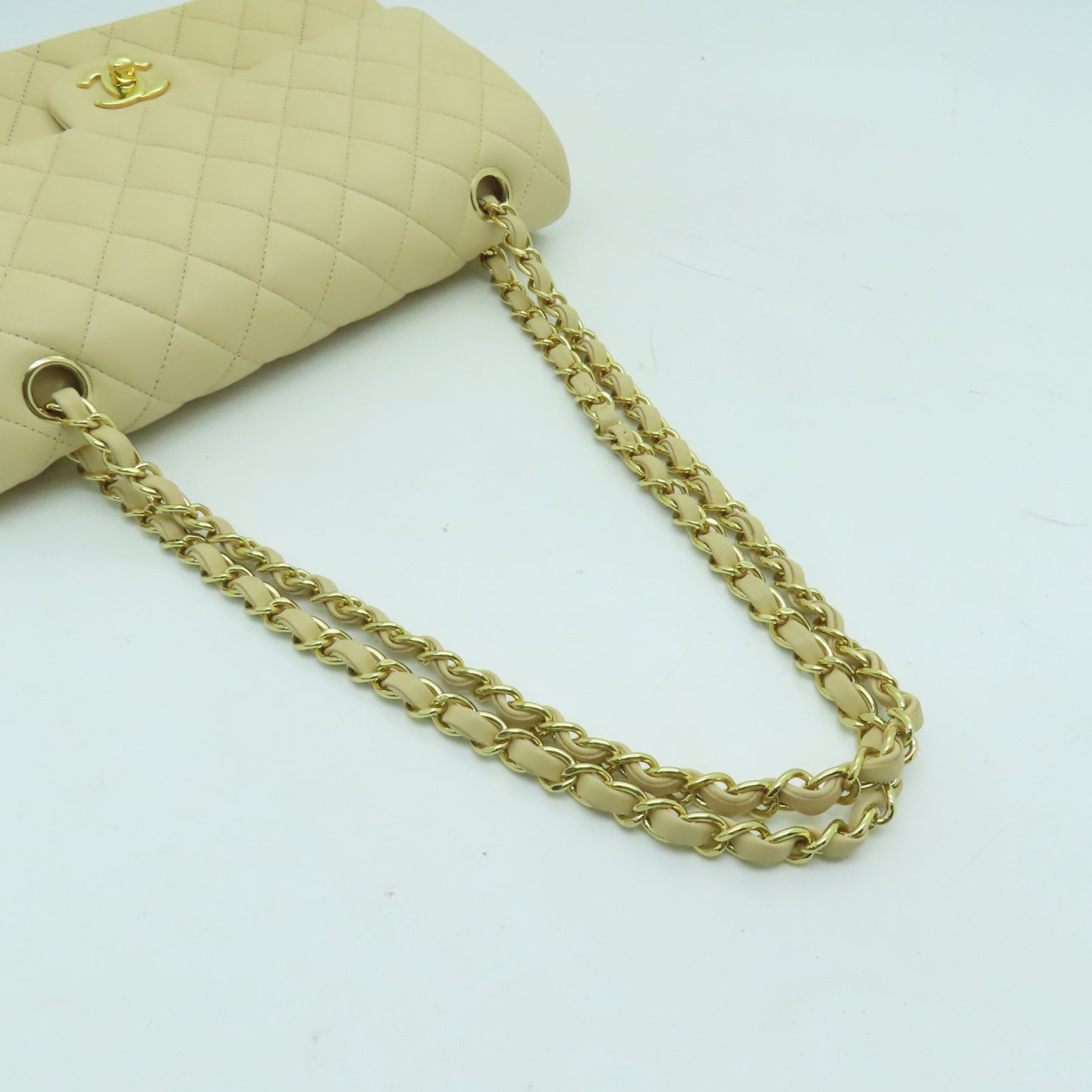 CHANEL 【激減優惠】菱格羊皮皮革Classic 25金扣鏈帶肩背袋米色