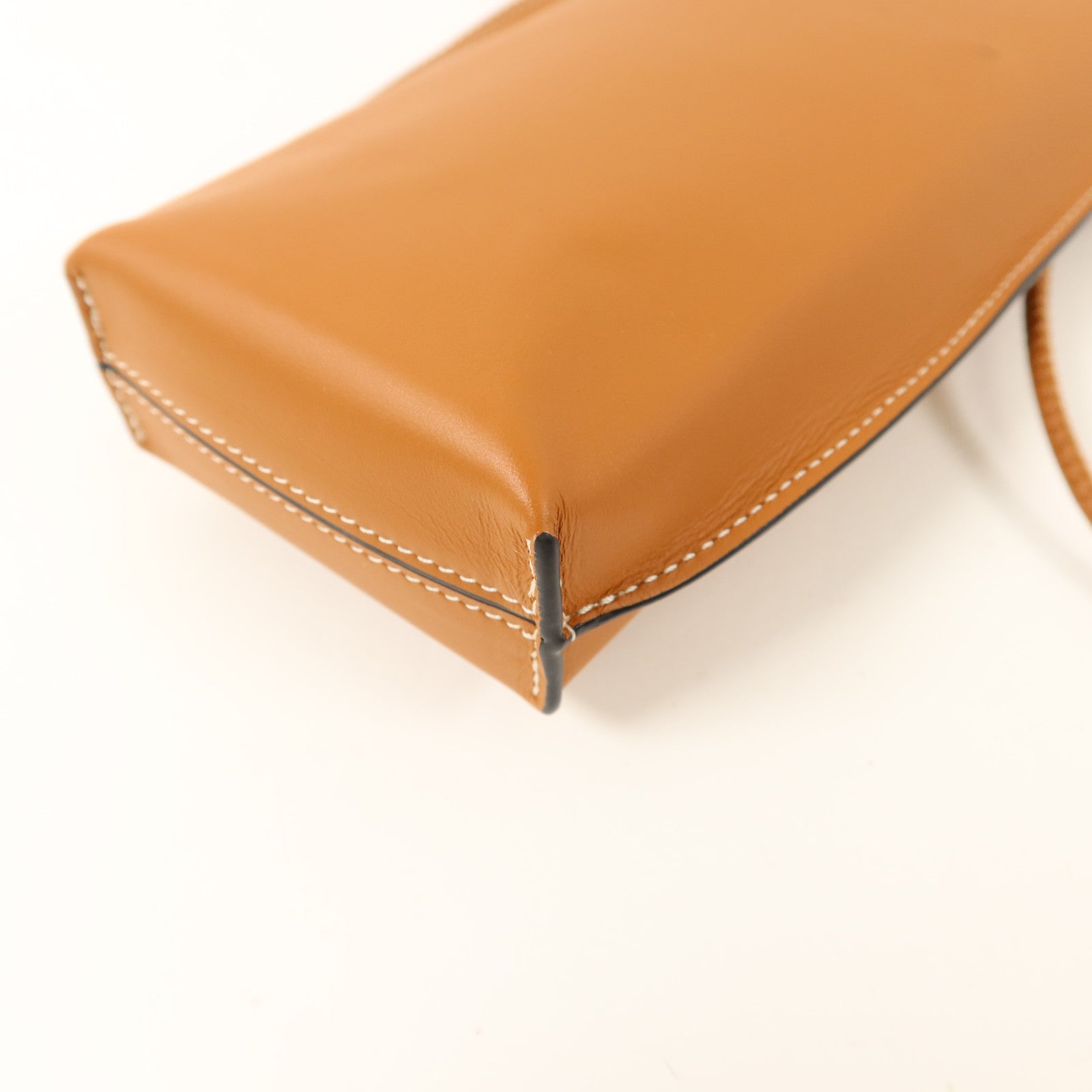LOEWE 牛皮皮革Gate Pocket Phone Bag手機肩背袋