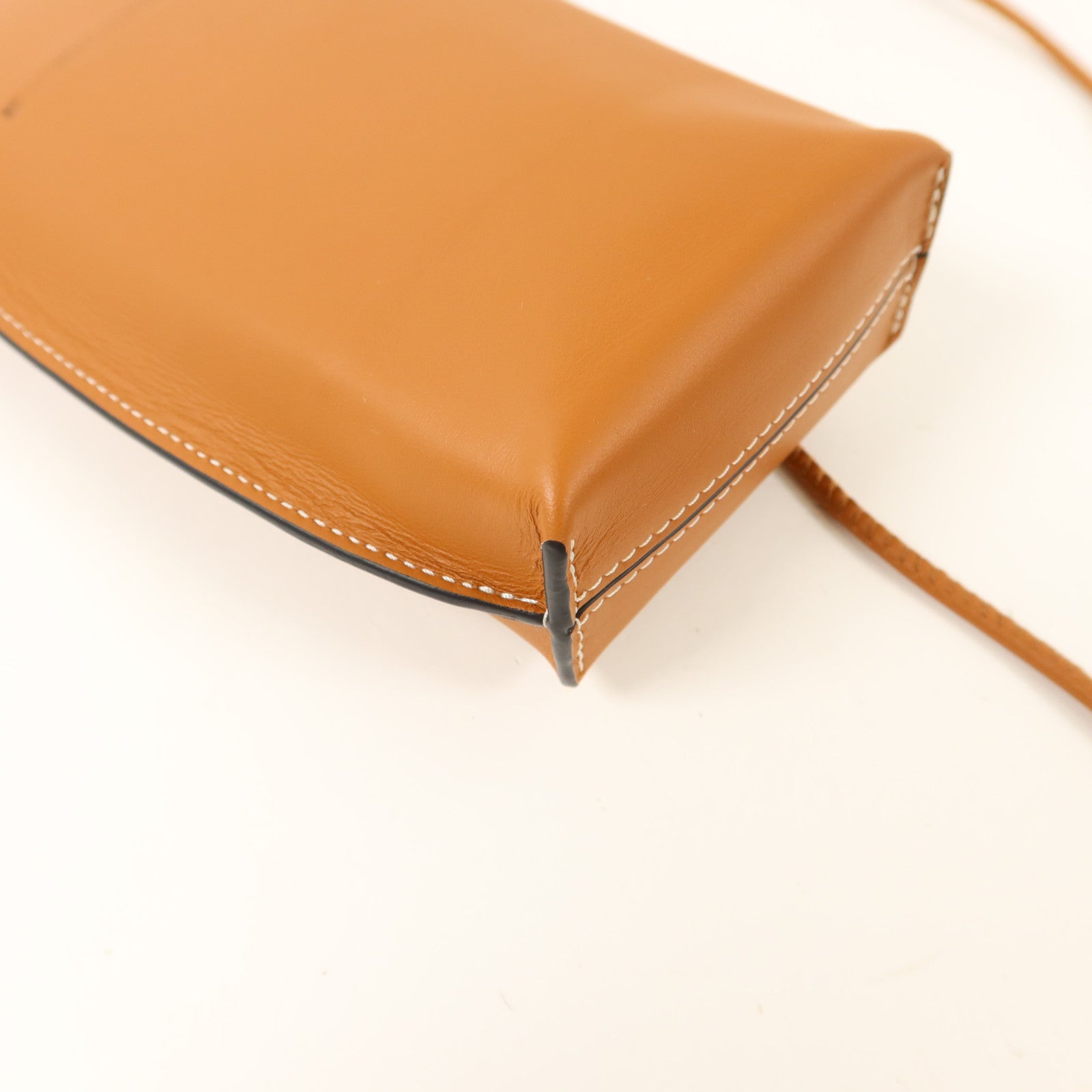 LOEWE 牛皮皮革Gate Pocket Phone Bag手機肩背袋