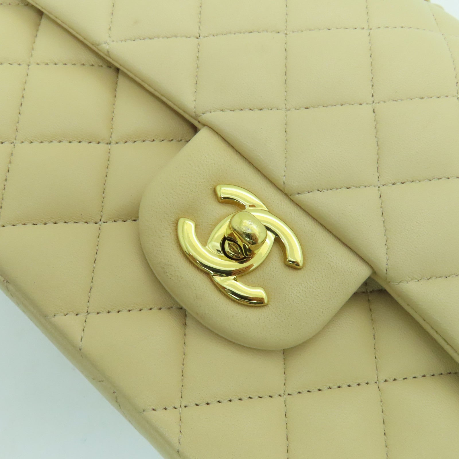CHANEL 【激減優惠】菱格羊皮皮革Classic 25金扣鏈帶肩背袋米色