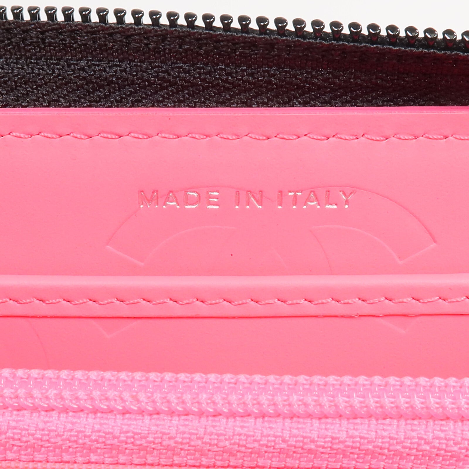 CHANEL 牛皮皮革Cambon Wallet銀扣拉鏈長錢包