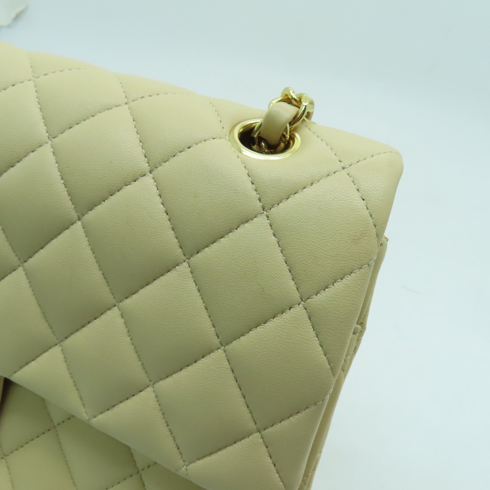 CHANEL 【激減優惠】菱格羊皮皮革Classic 25金扣鏈帶肩背袋米色