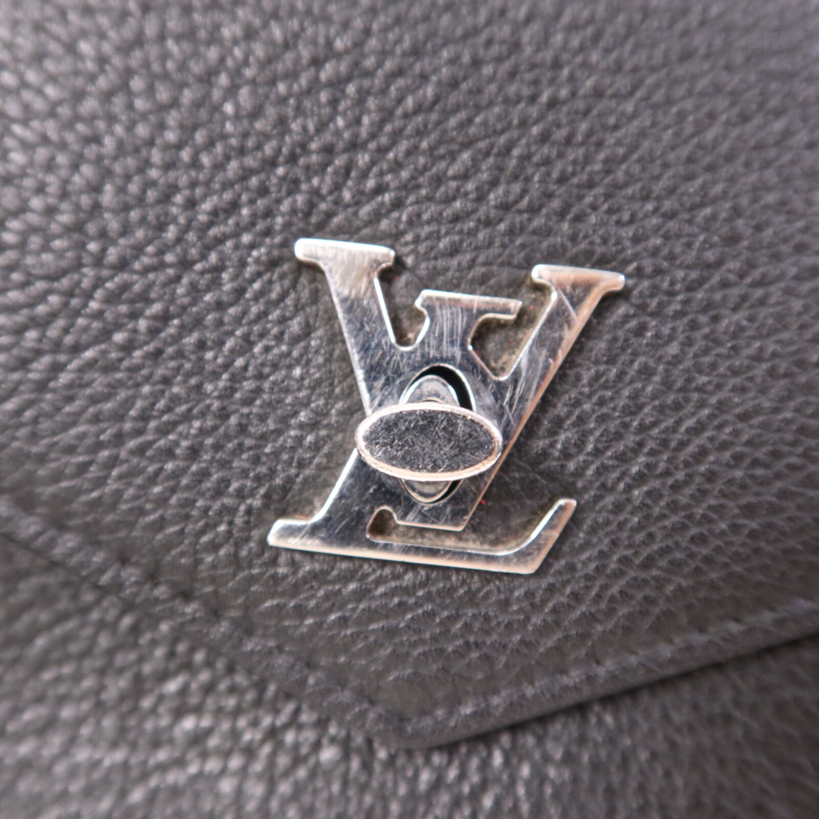 LOUIS VUITTON 牛皮皮革Mylockme銀扣鏈帶肩背袋