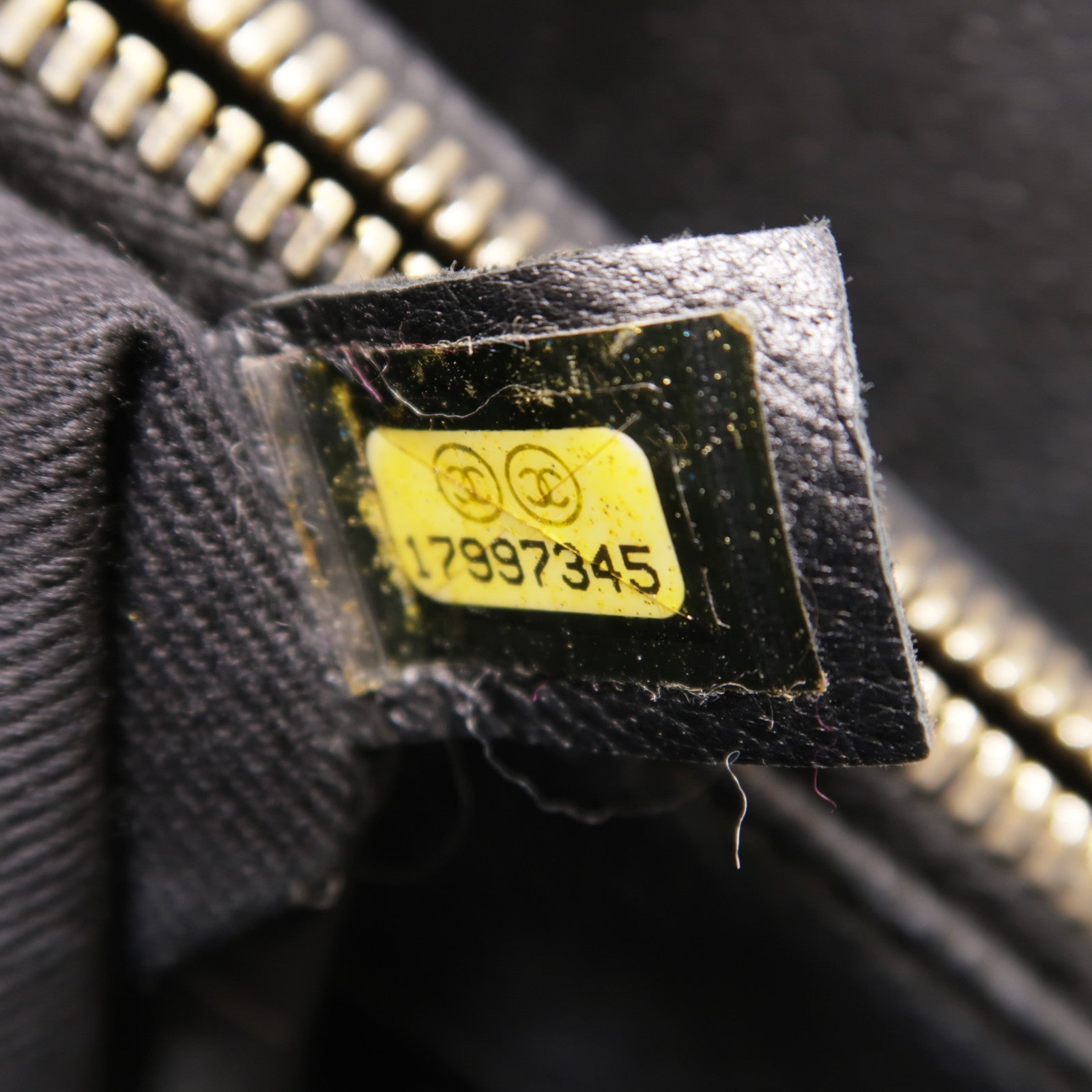 CHANEL 牛皮皮革Hand Bag金扣肩背袋黑色