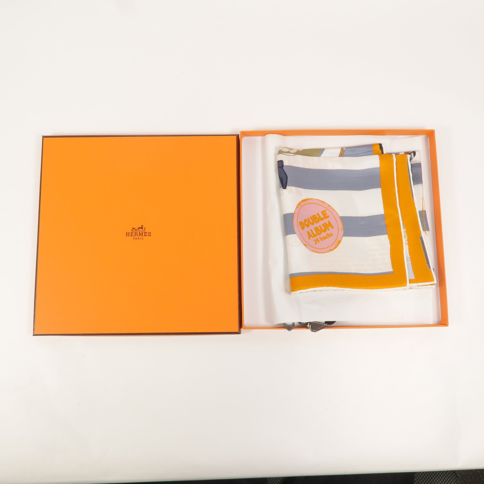 HERMES 絲質The New Hermes Record Scarf 70x70絲巾
