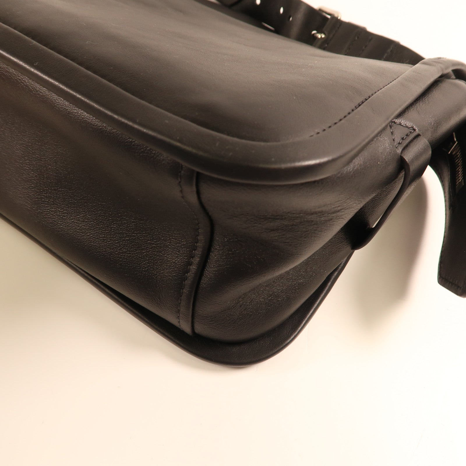 PRADA 牛皮皮革Etiquette Bag銀扣肩背袋