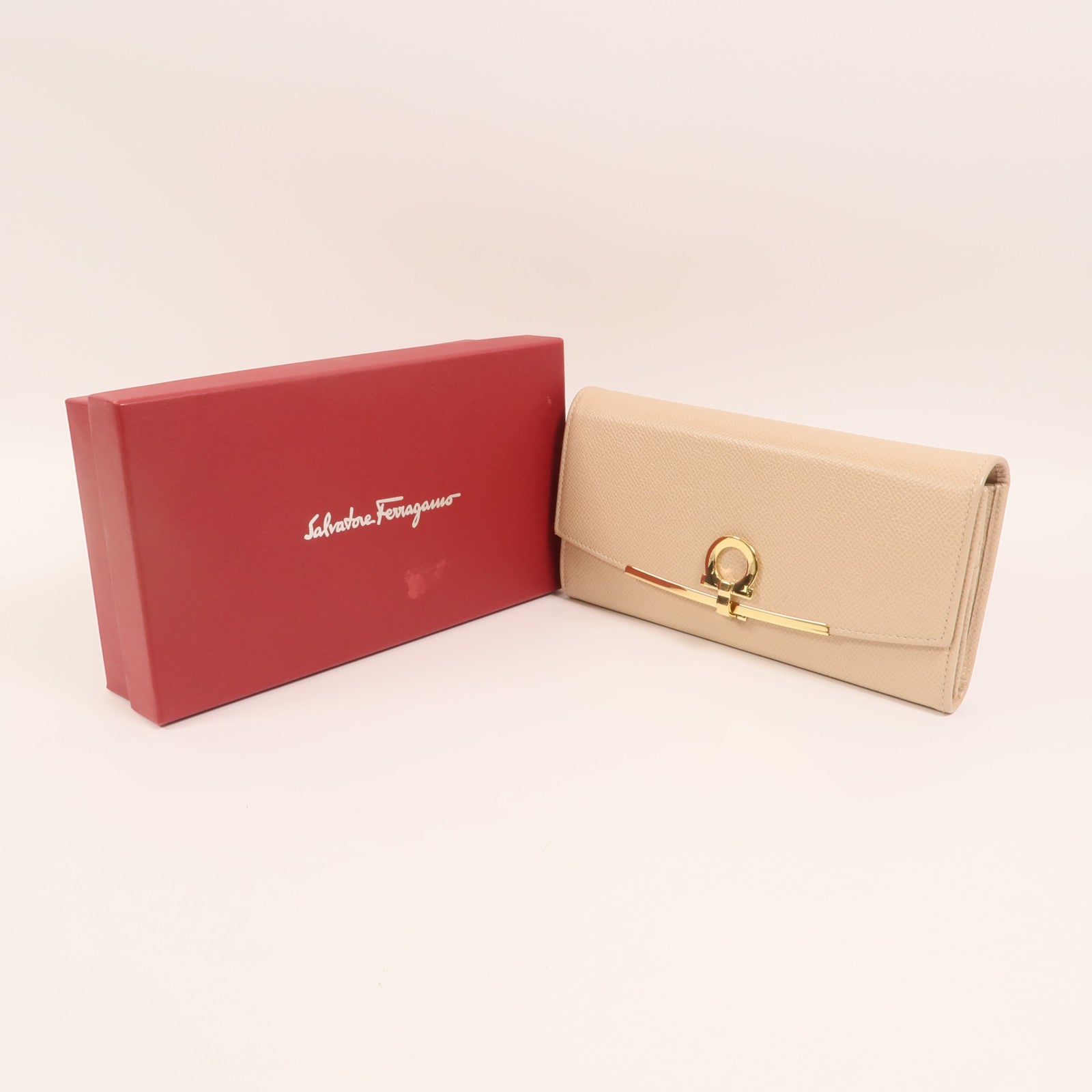 Salvatore Ferragamo 牛皮皮革Gancini Continental Wallet金扣長錢包