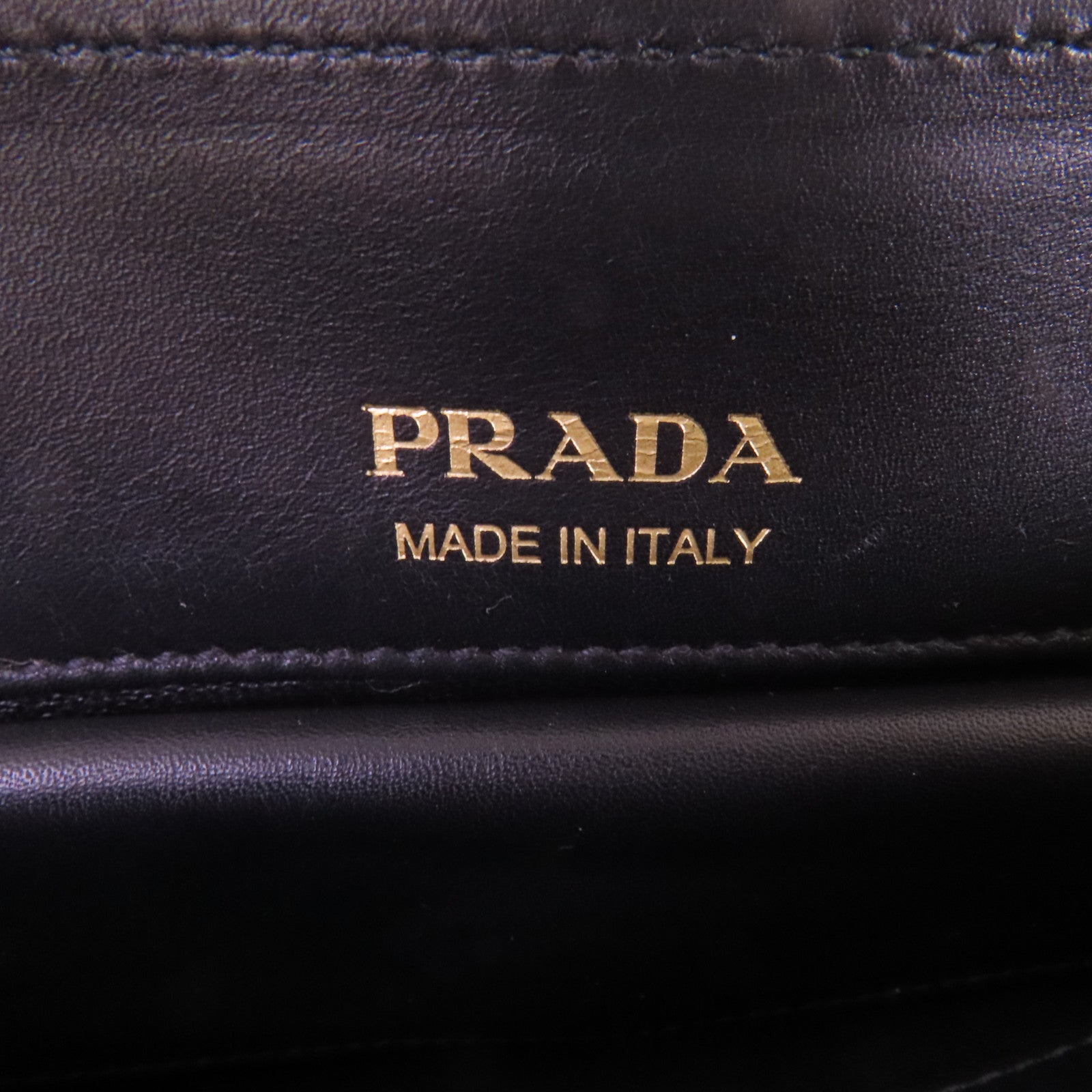 PRADA 牛皮皮革City Bag金扣肩背袋