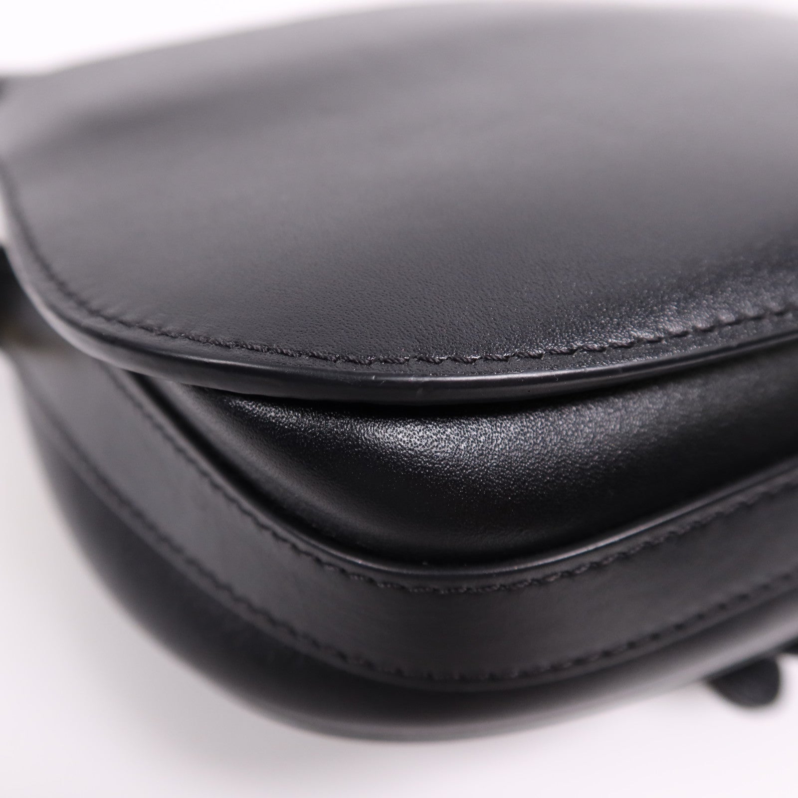 Dior 【激減優惠】牛皮皮革Bobby Bag Medium金扣肩背袋