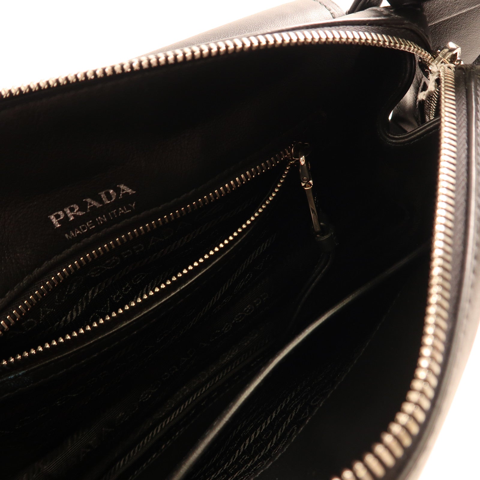 PRADA 牛皮皮革Etiquette Bag銀扣肩背袋