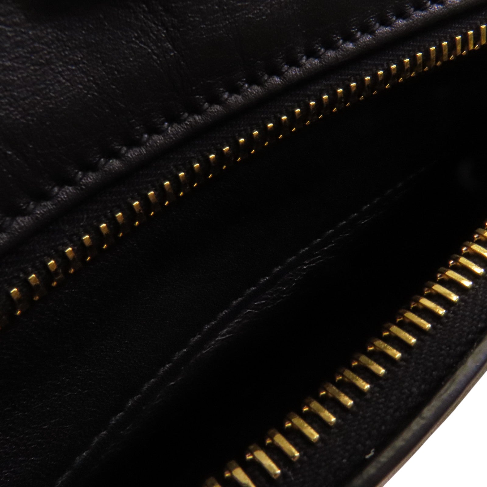 PRADA 牛皮皮革City Bag金扣肩背袋