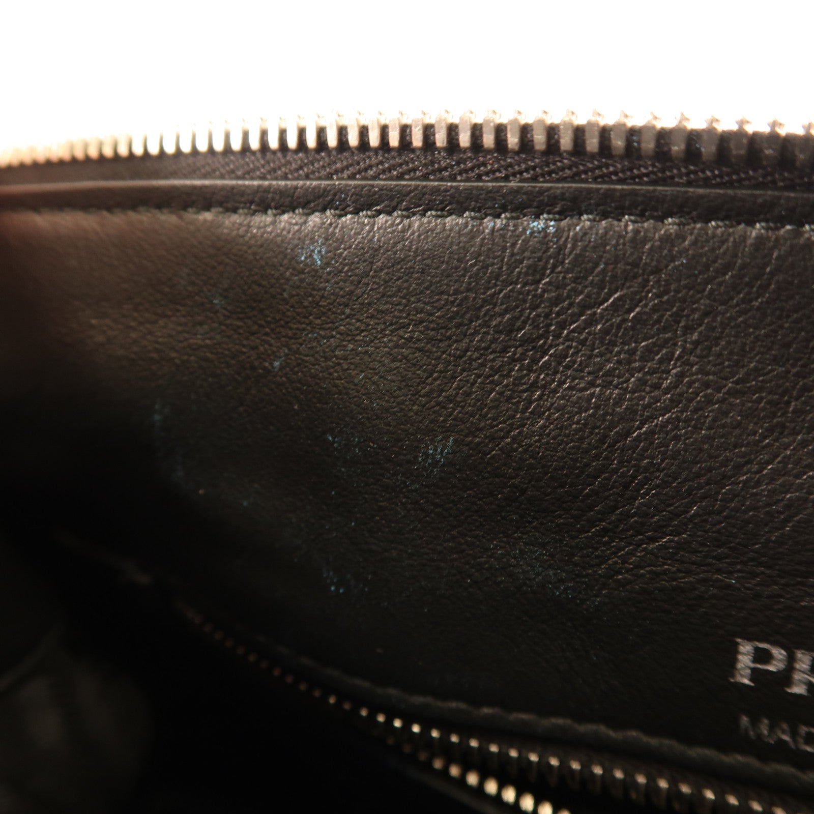 PRADA 牛皮皮革Etiquette Bag銀扣肩背袋