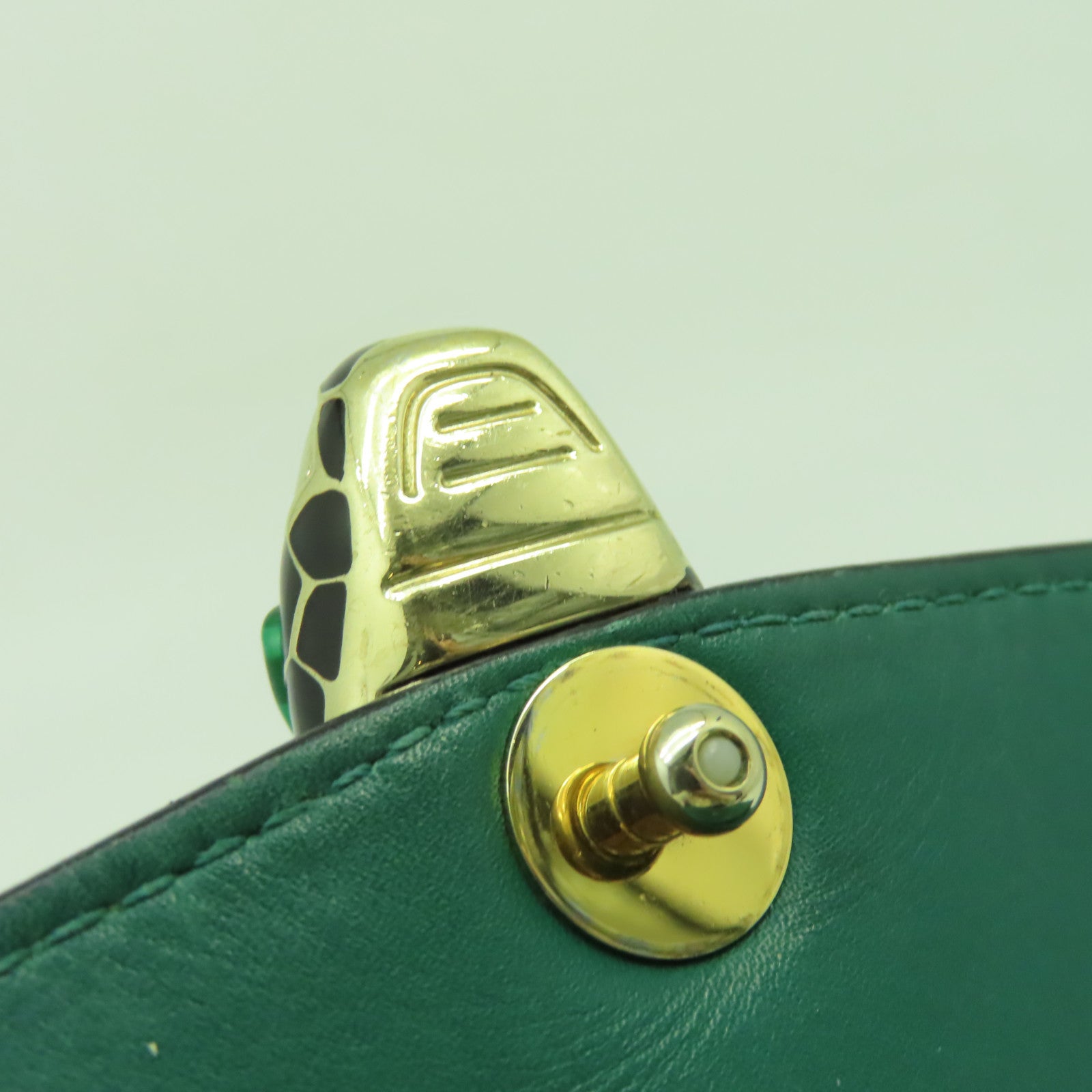 BVLGARI 牛皮皮革Serpenti Forever金扣鏈帶肩背袋綠色