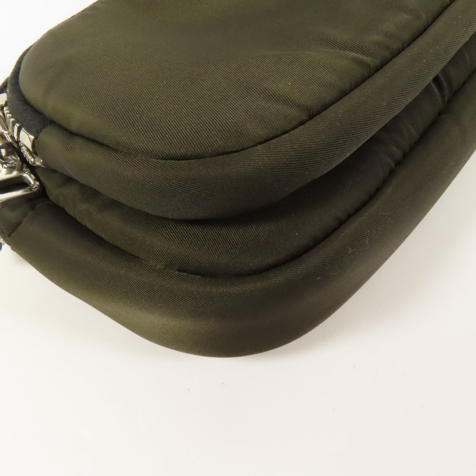 PRADA 尼龍Pouch銀扣手拿包