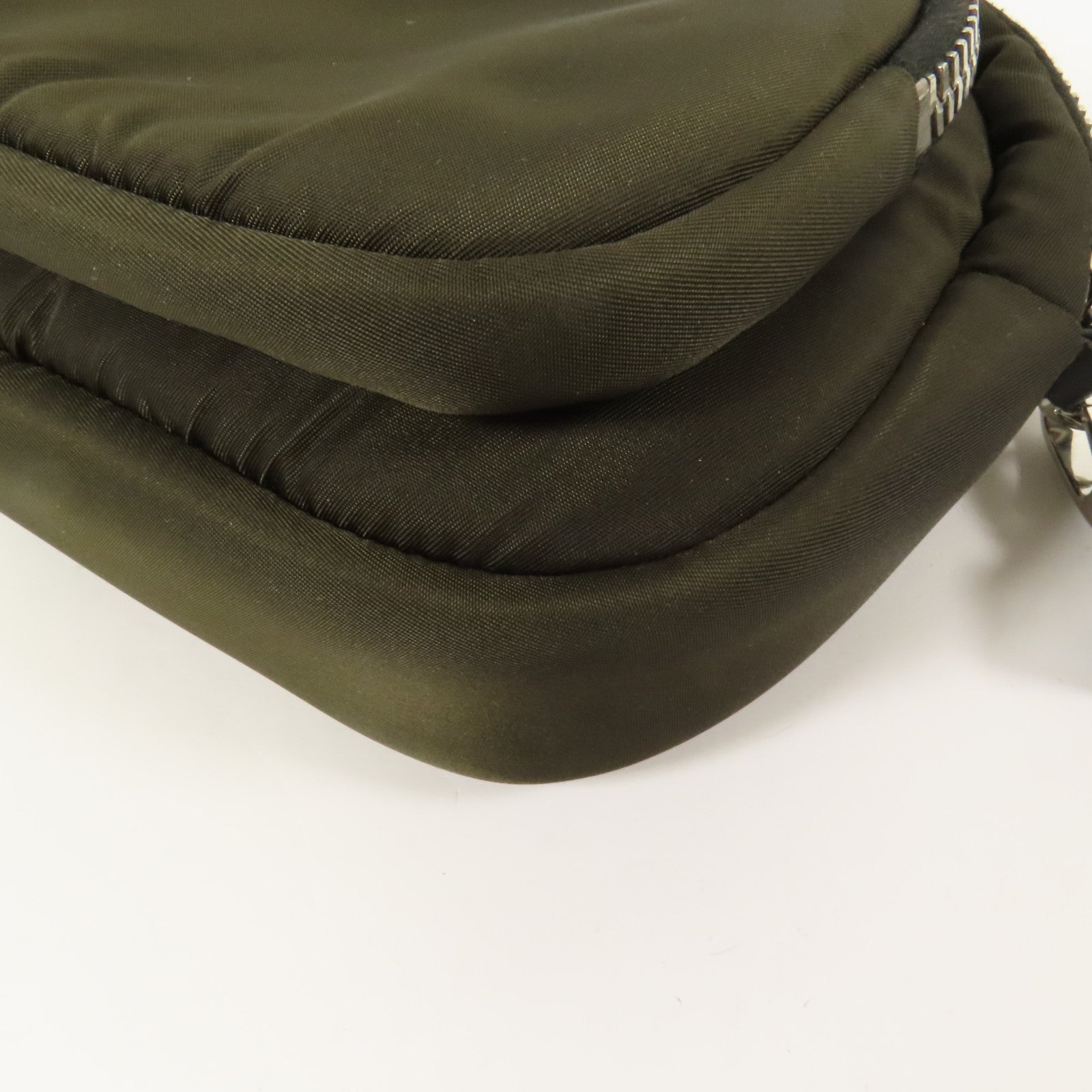 PRADA 尼龍Pouch銀扣手拿包