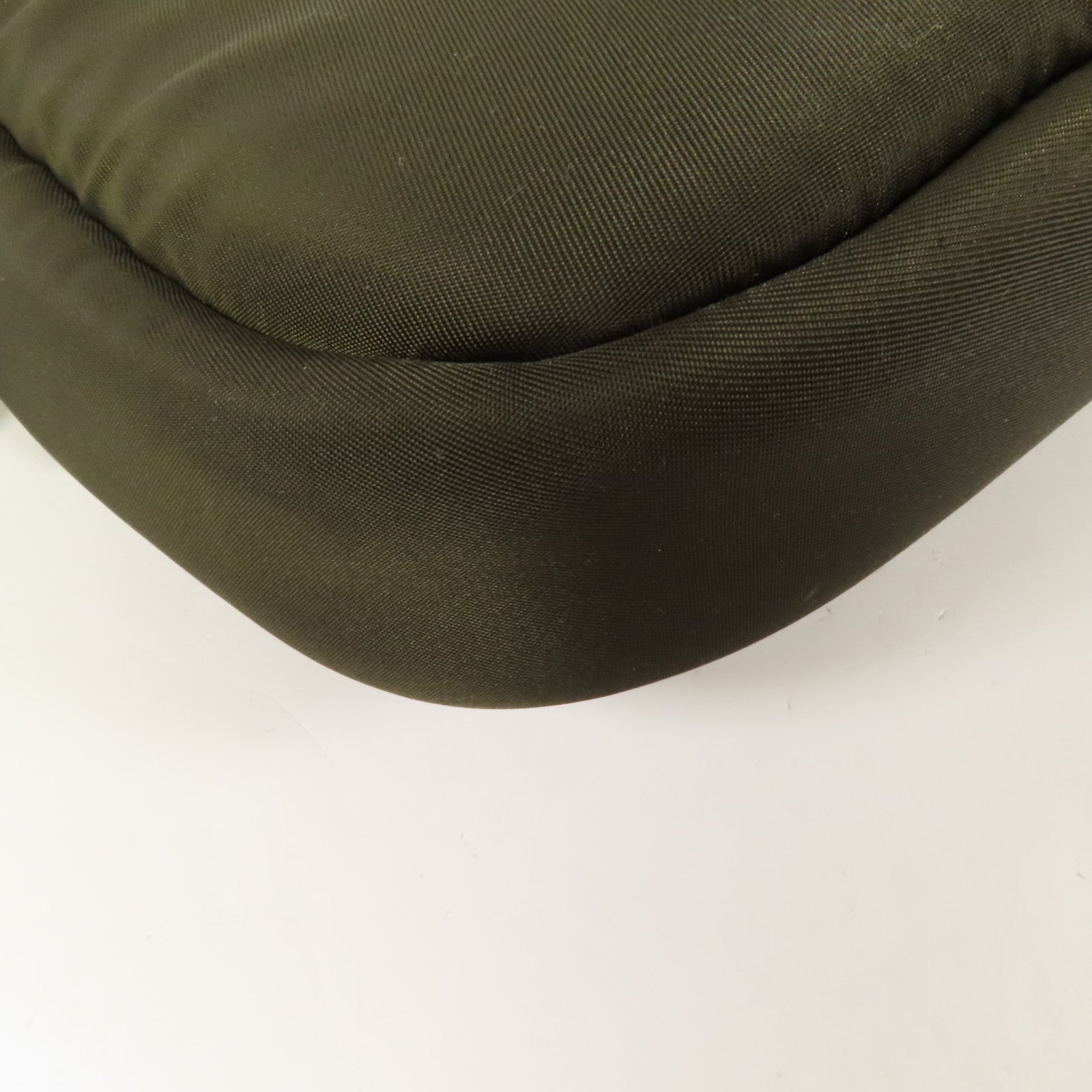 PRADA 尼龍Pouch銀扣手拿包