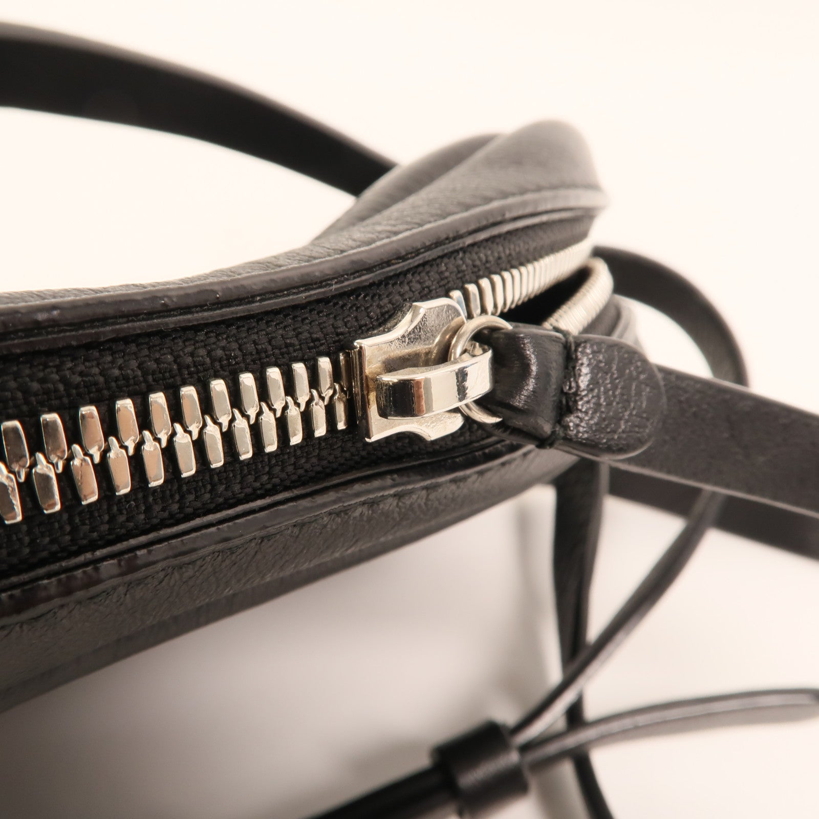 BALENCIAGA 牛皮皮革Everyday Camera Bag銀扣肩背袋
