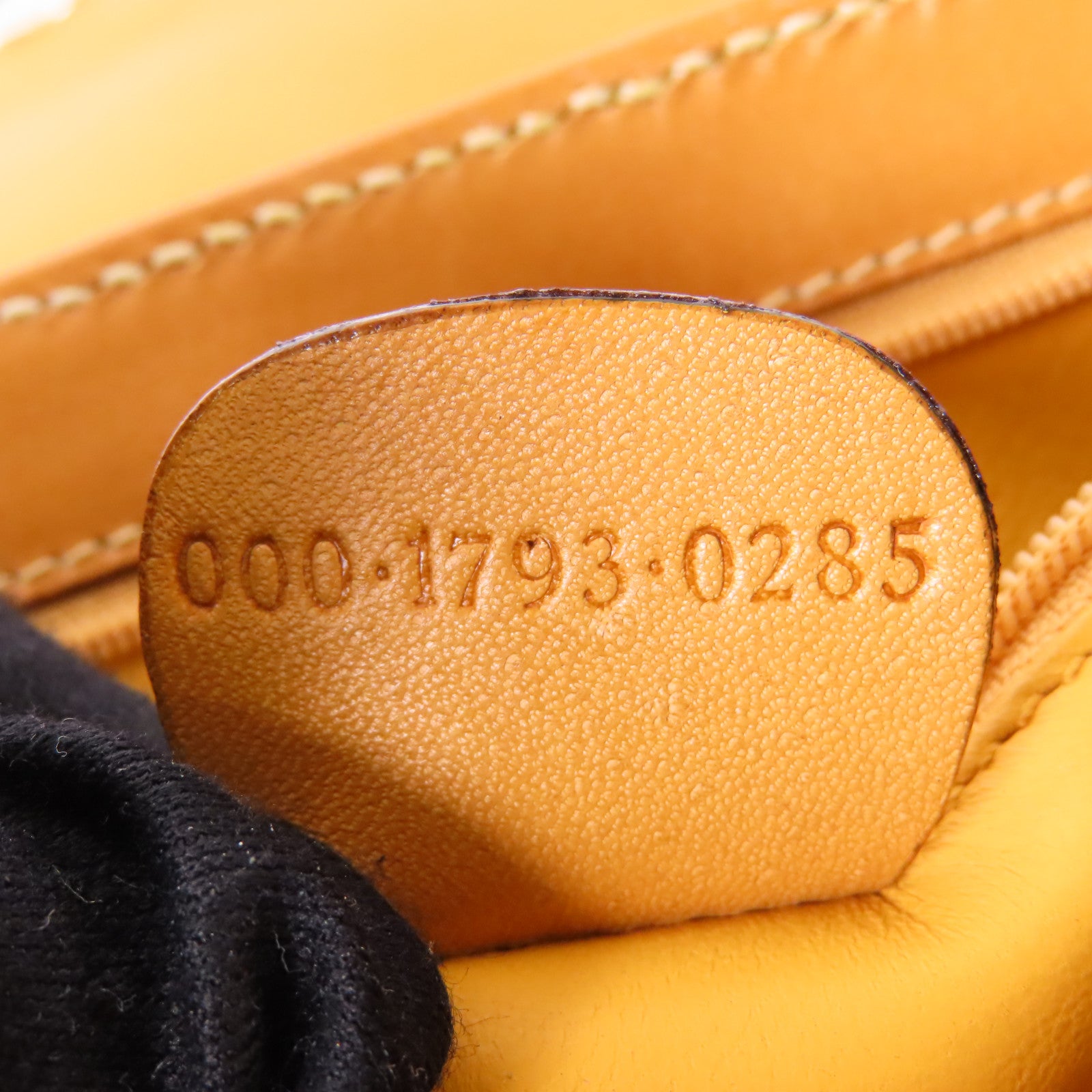 GUCCI 皮革Vintage Flap Buckle銀扣手挽肩背兩用袋
