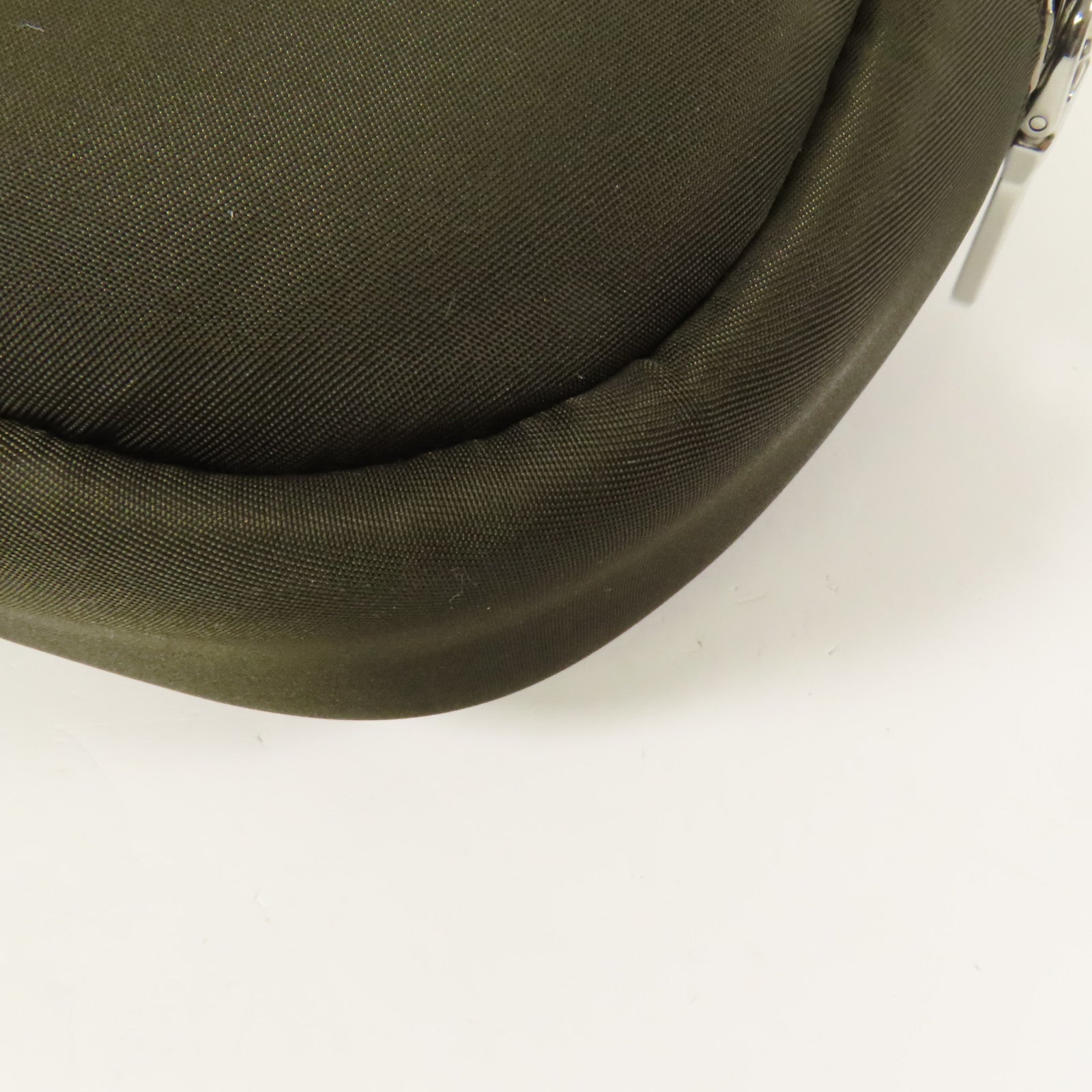 PRADA 尼龍Pouch銀扣手拿包