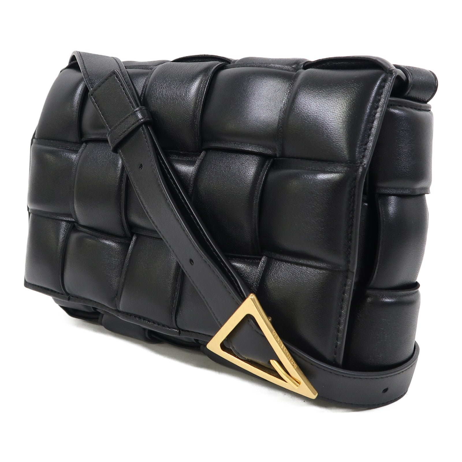 BOTTEGA VENETA 織紋羊皮皮革Padded Cassette金扣肩背袋黑色