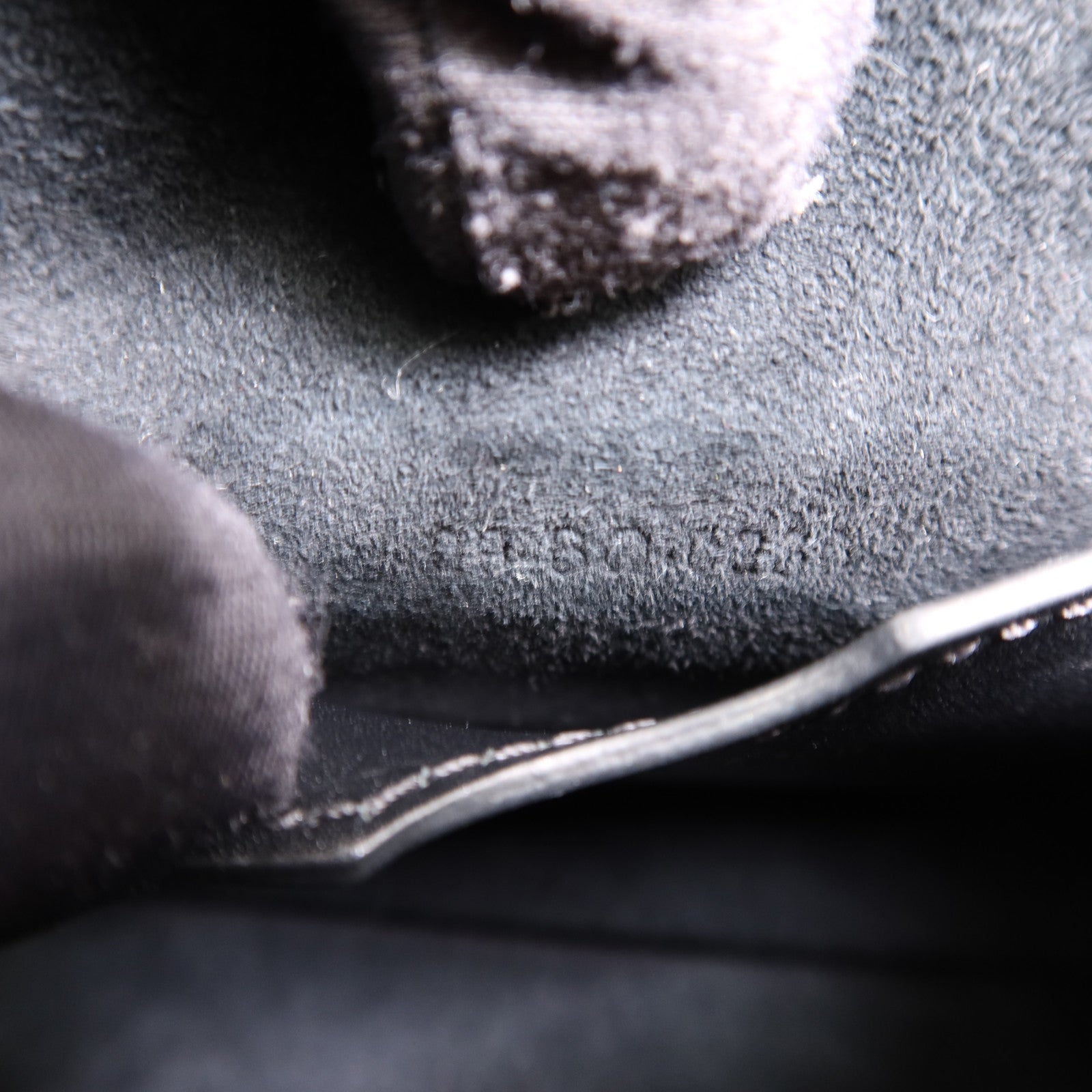 Dior 牛皮皮革Bobby Bag Medium金扣肩背袋