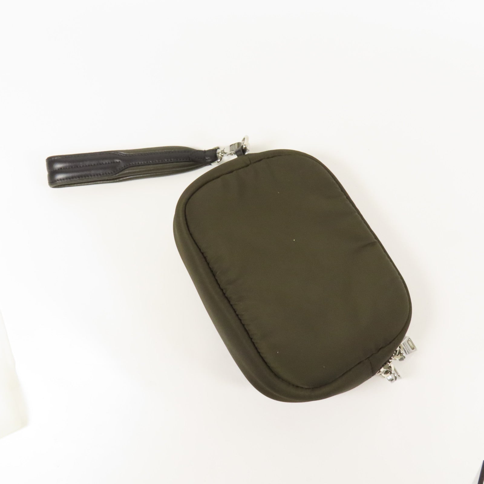 PRADA 尼龍Pouch銀扣手拿包