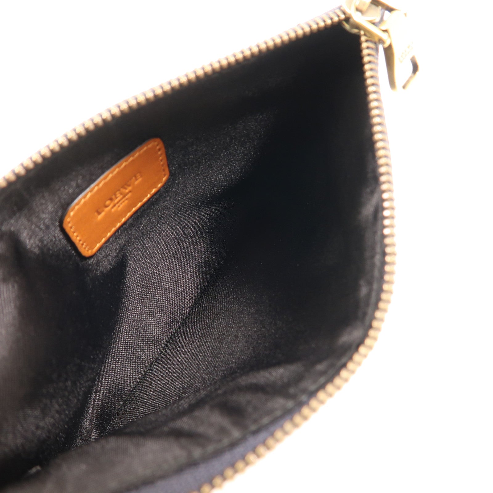 LOEWE 麂皮皮革Pouch金扣手拿包