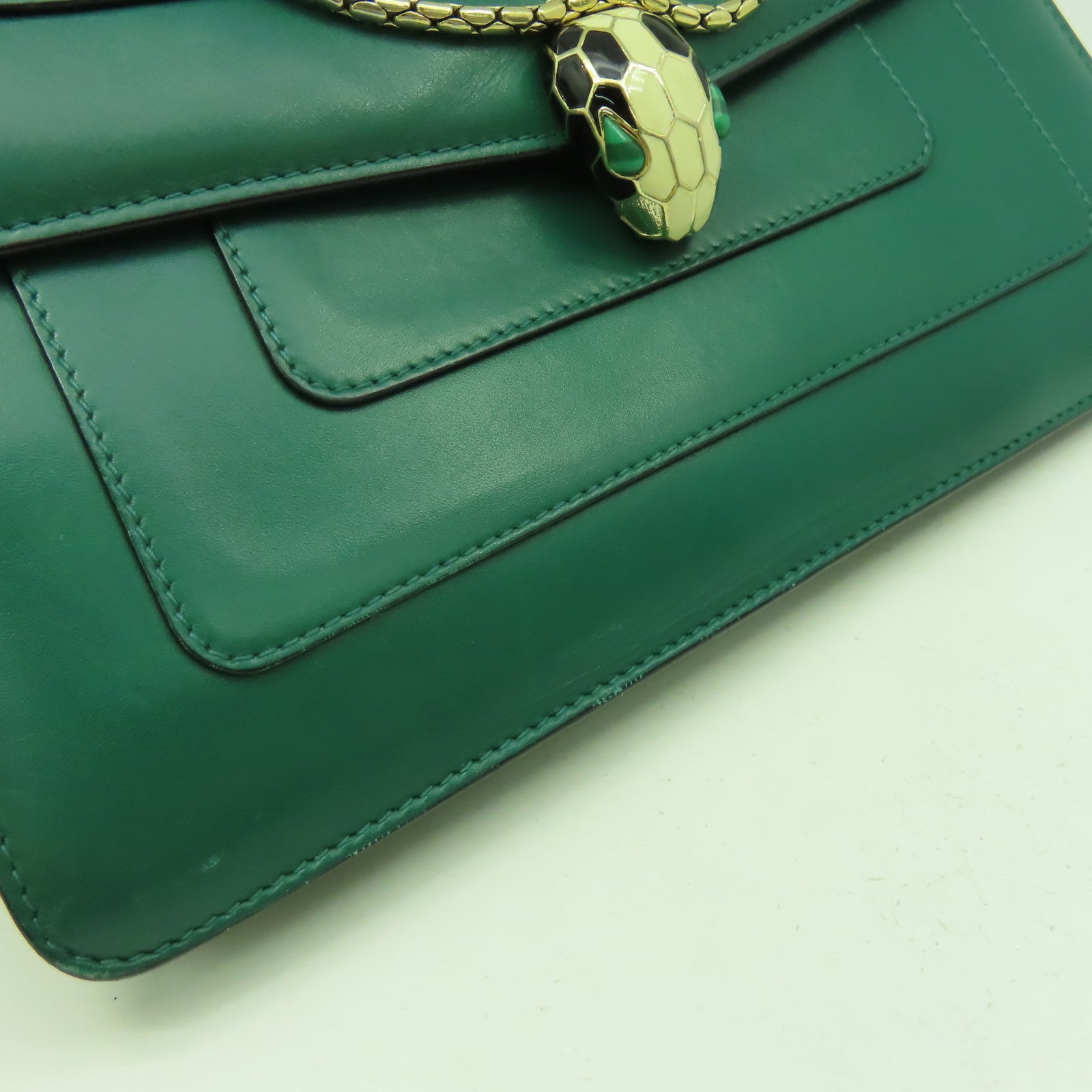 BVLGARI 牛皮皮革Serpenti Forever金扣鏈帶肩背袋綠色