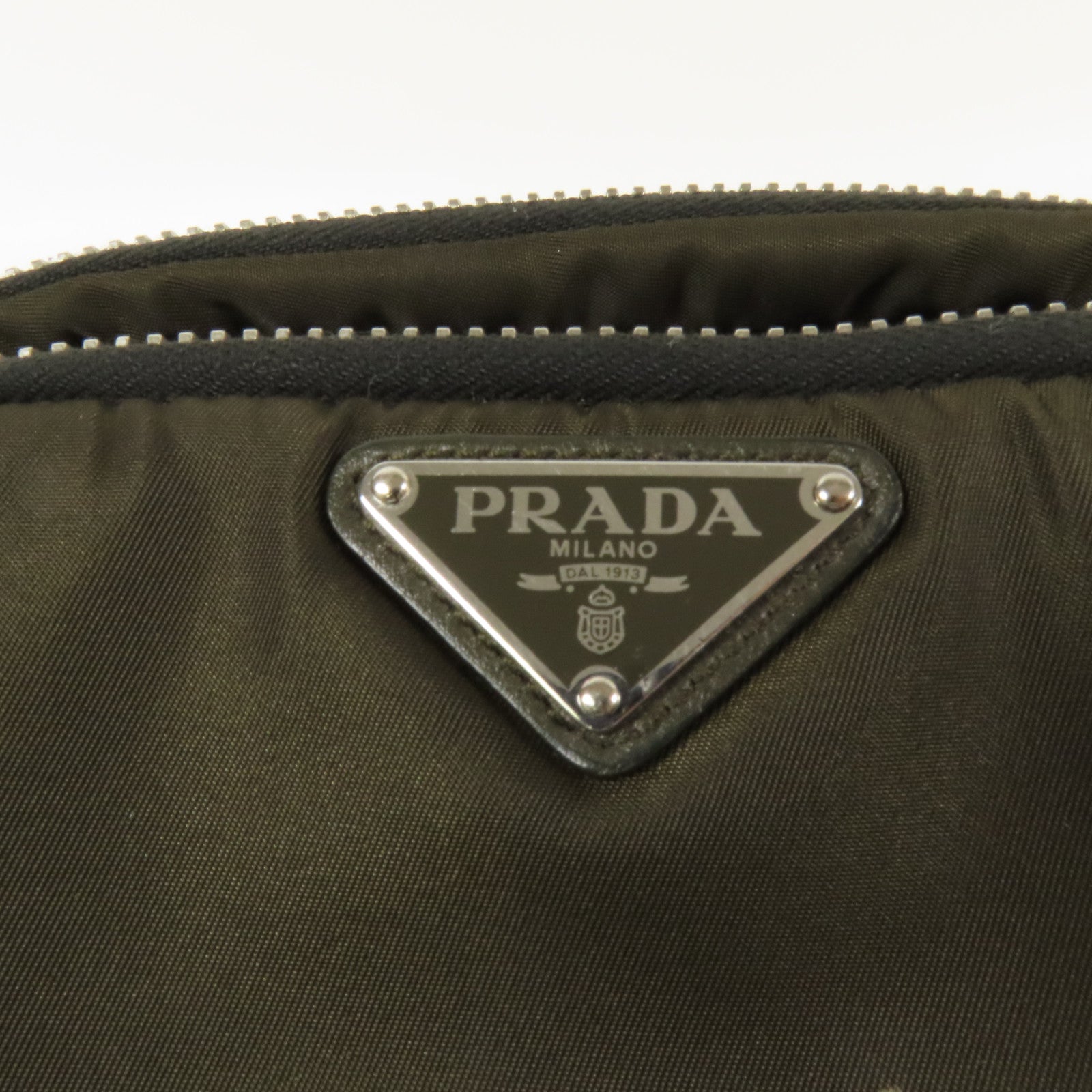 PRADA 尼龍Pouch銀扣手拿包