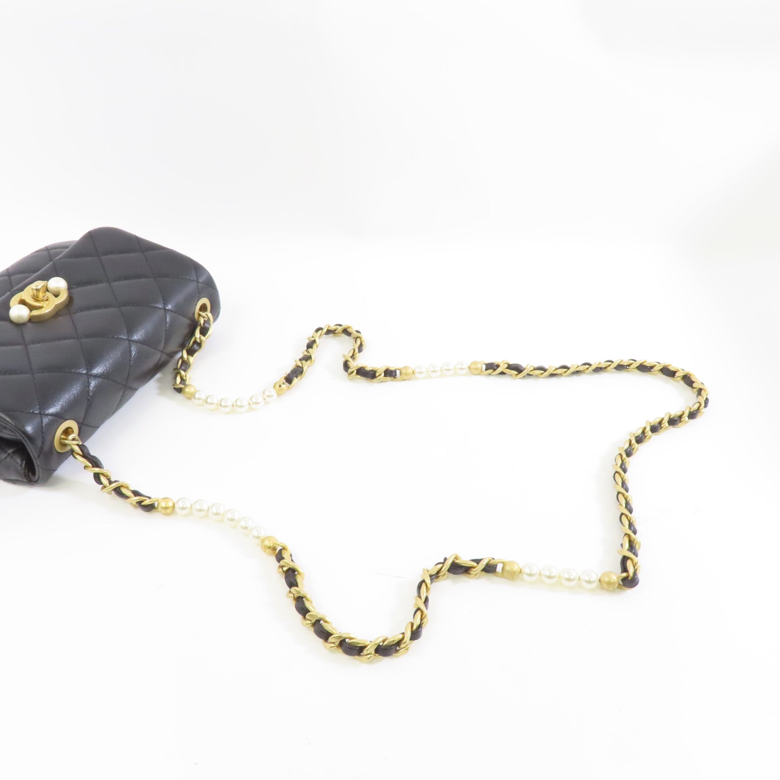 CHANEL 菱格皮革Chain Shoulder金扣鏈帶肩背袋黑色