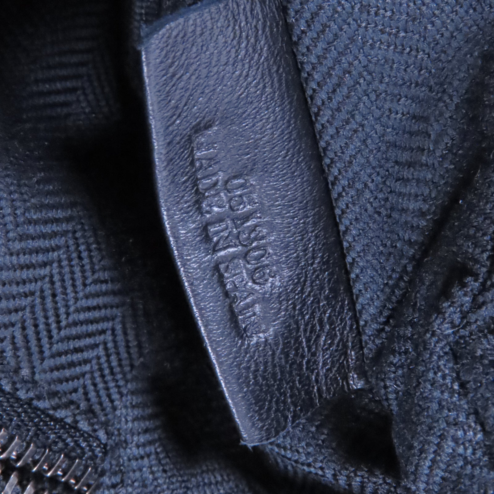 LOEWE 羊皮皮革Shoulder Bag銀扣肩背袋黑色
