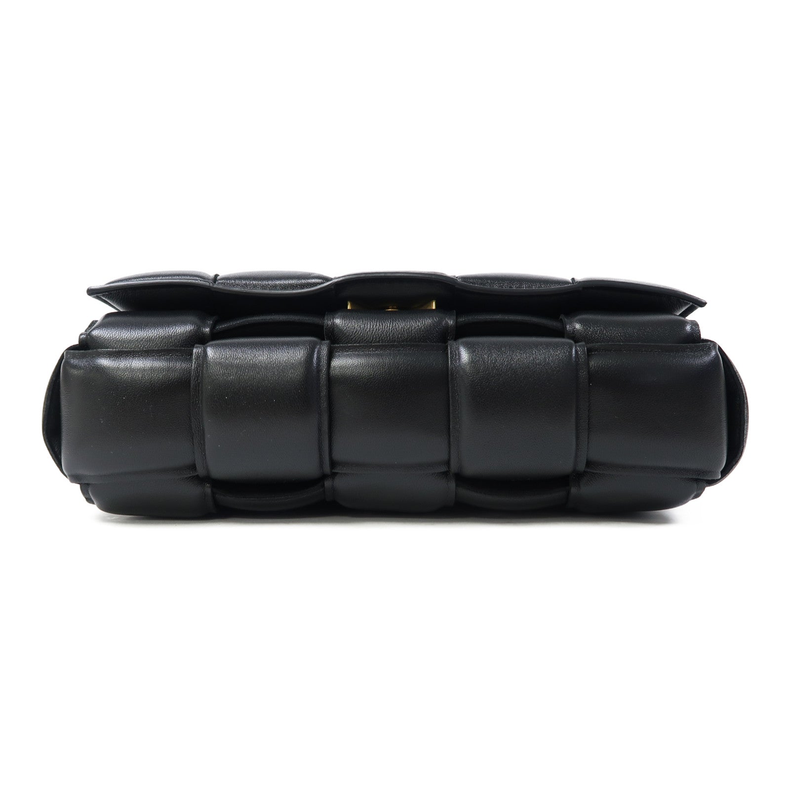 BOTTEGA VENETA 織紋羊皮皮革Padded Cassette金扣肩背袋黑色