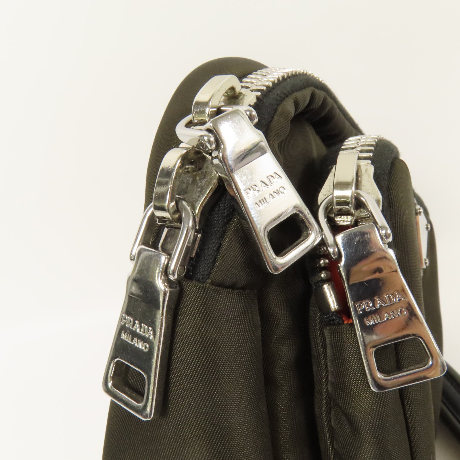 PRADA 尼龍Pouch銀扣手拿包