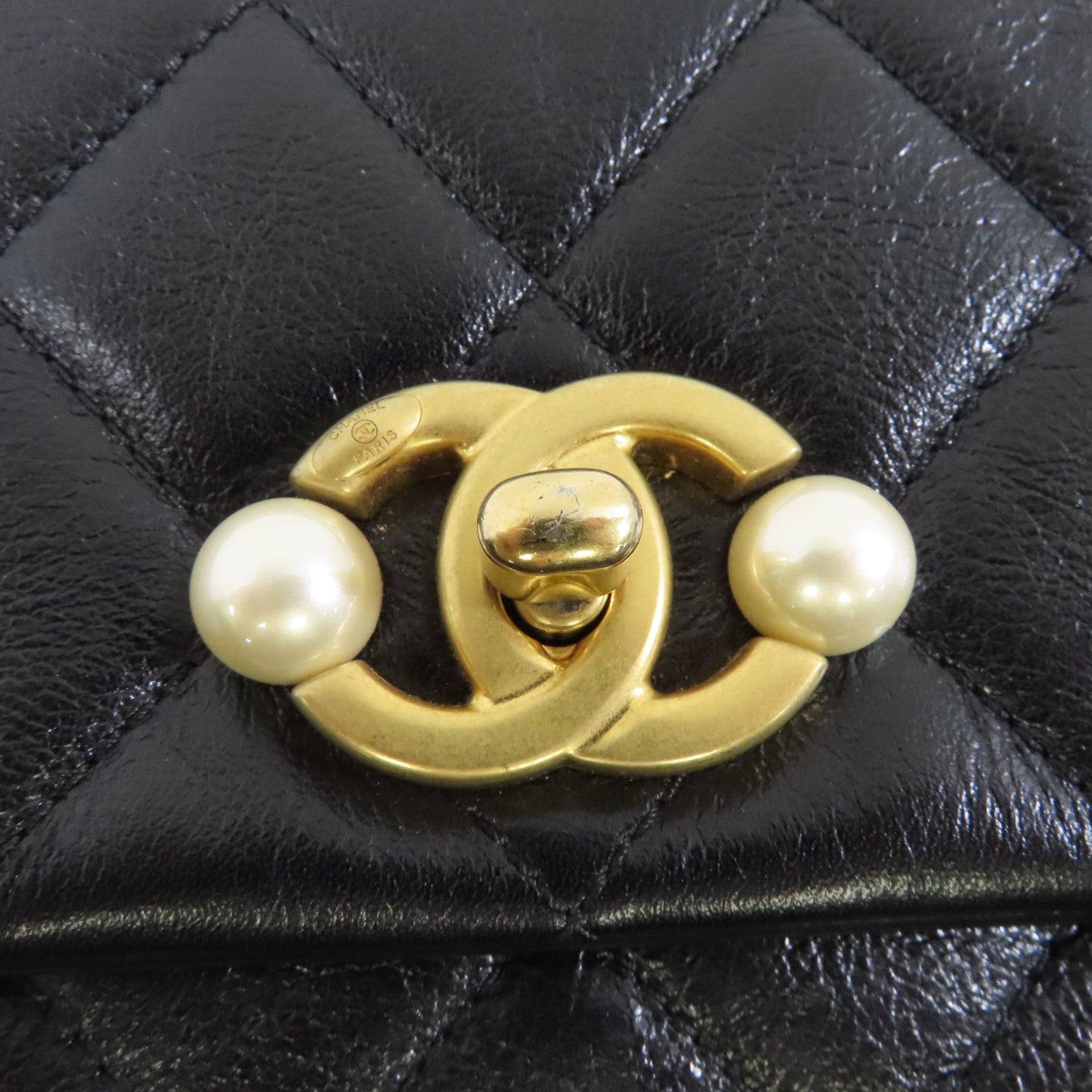 CHANEL 菱格皮革Chain Shoulder金扣鏈帶肩背袋黑色