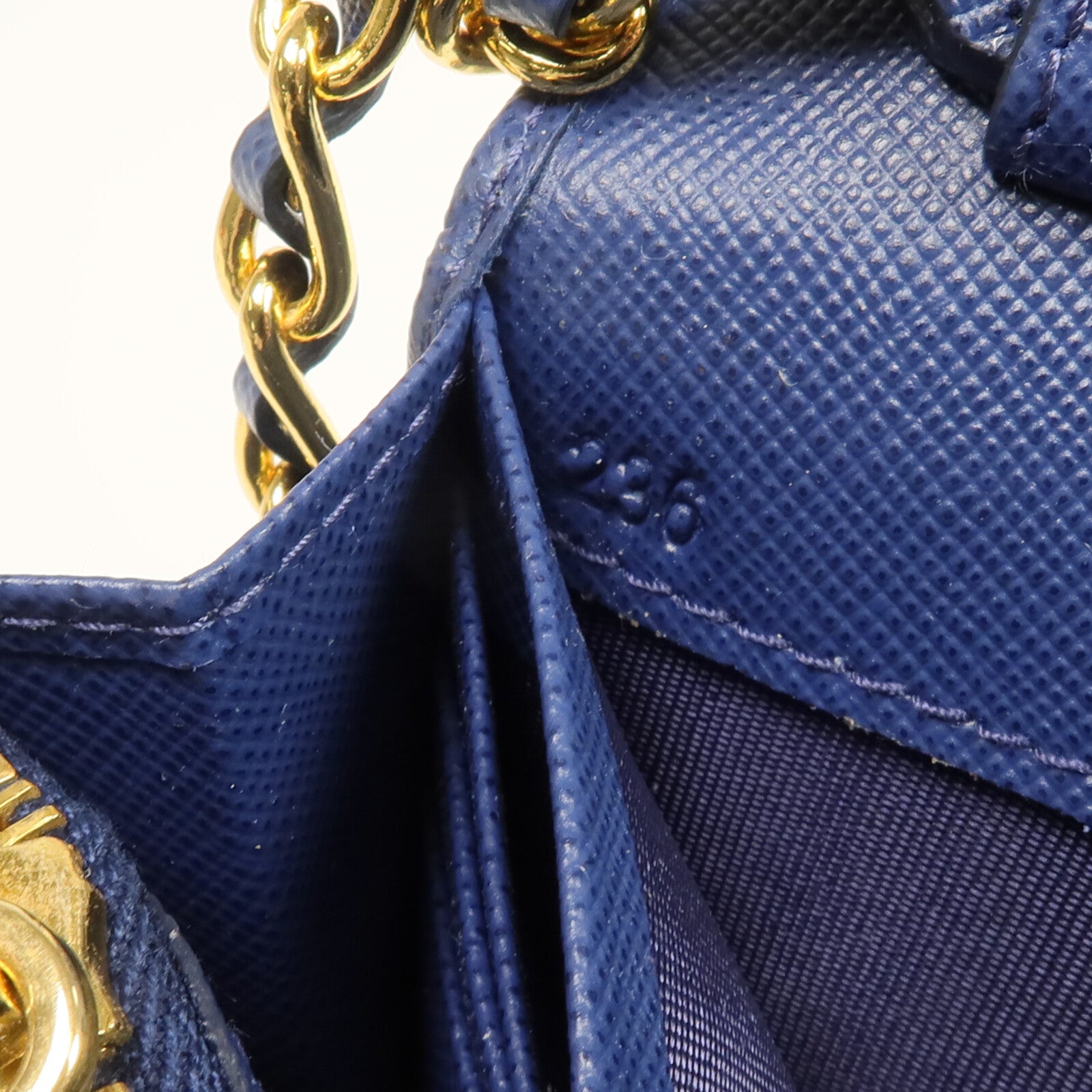PRADA Saffiano皮革Wallet On Chain金扣鏈帶肩背袋