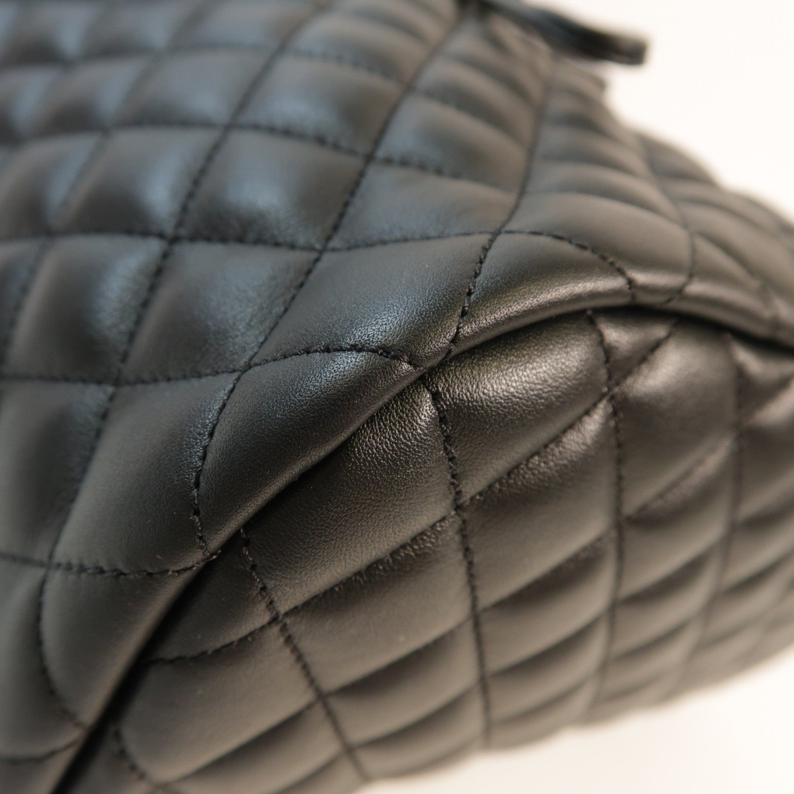 CHANEL 羊皮皮革Backpack金扣背包