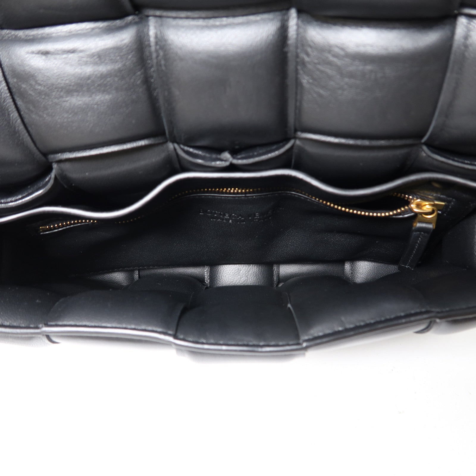 BOTTEGA VENETA 織紋羊皮皮革Padded Cassette金扣肩背袋黑色