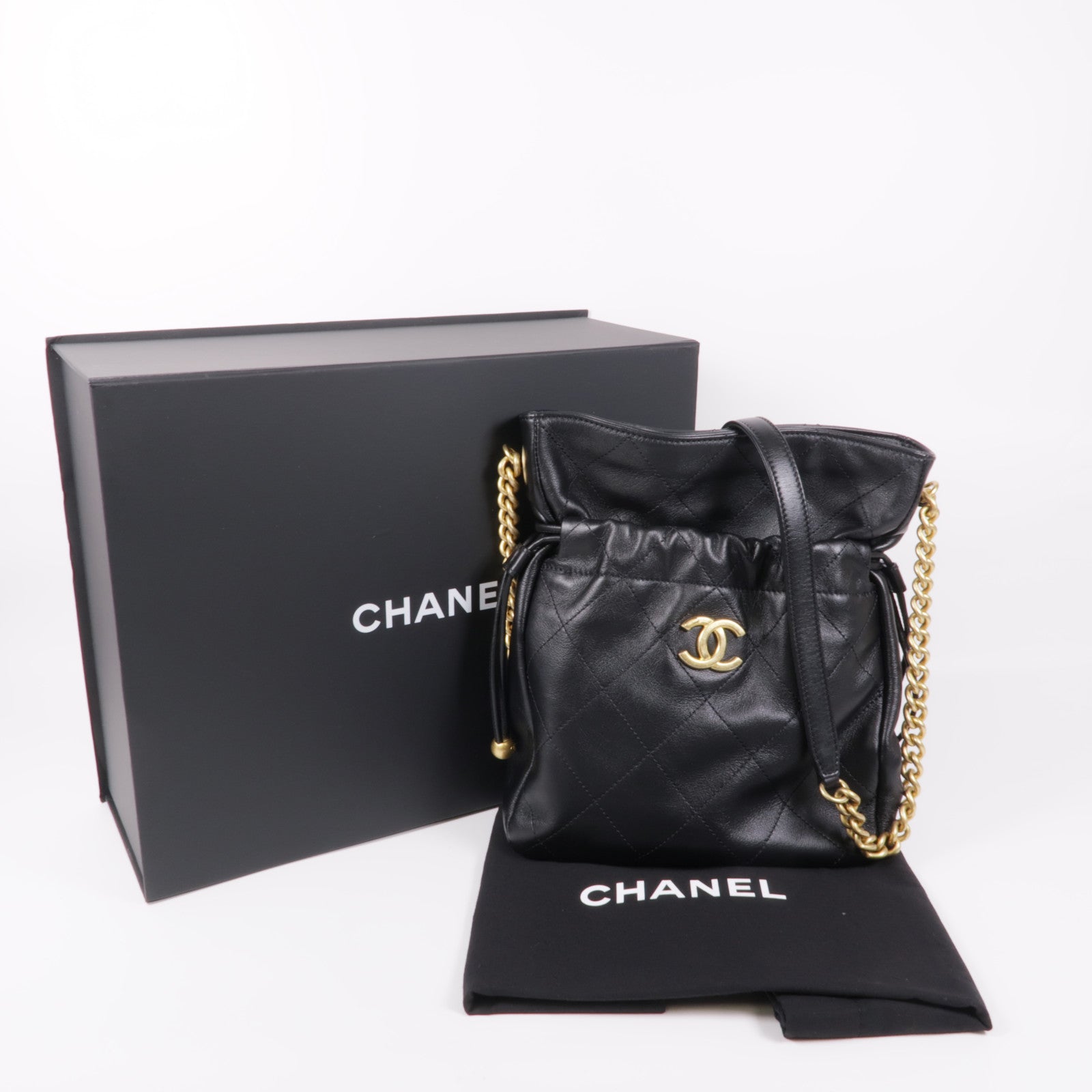 CHANEL 牛皮皮革Bucket金扣鏈帶肩背袋